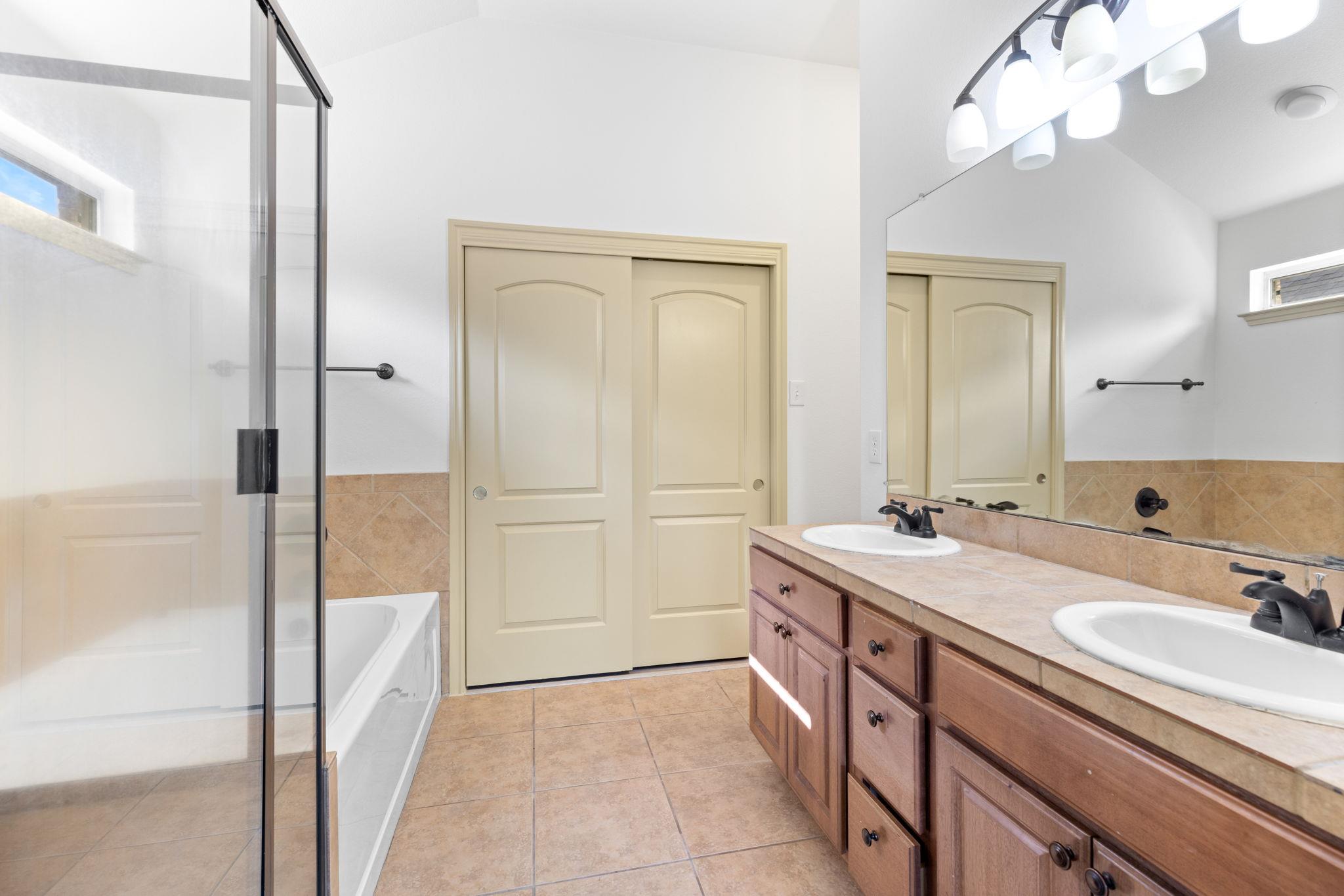 325 Swenson Dr, Hutto, TX 78634