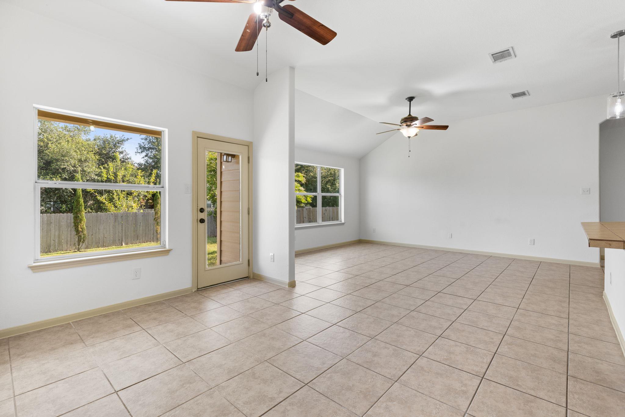 325 Swenson Dr, Hutto, TX 78634