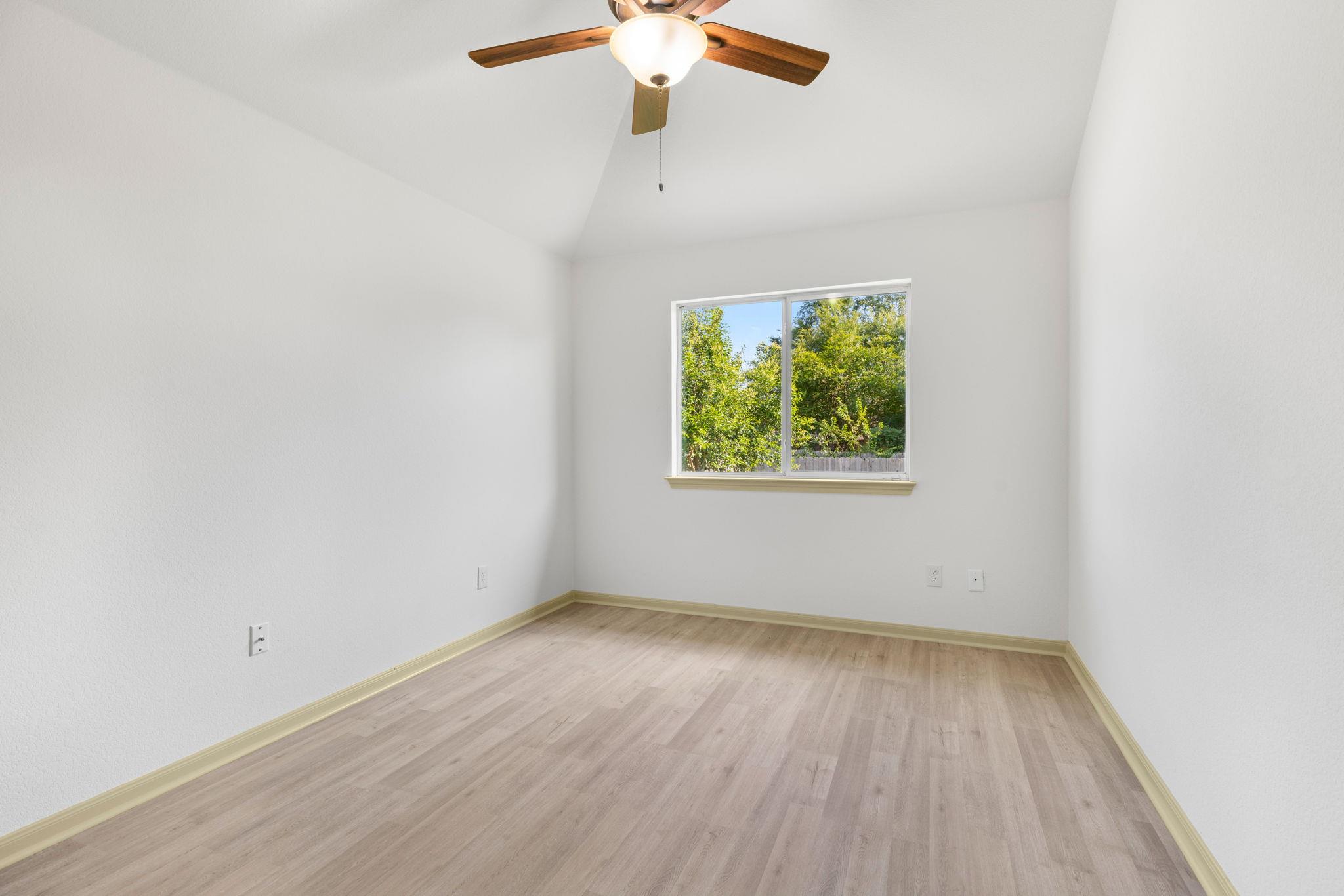 325 Swenson Dr, Hutto, TX 78634