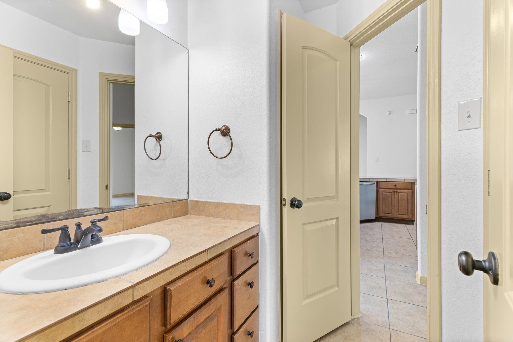 325 Swenson Dr, Hutto, TX 78634
