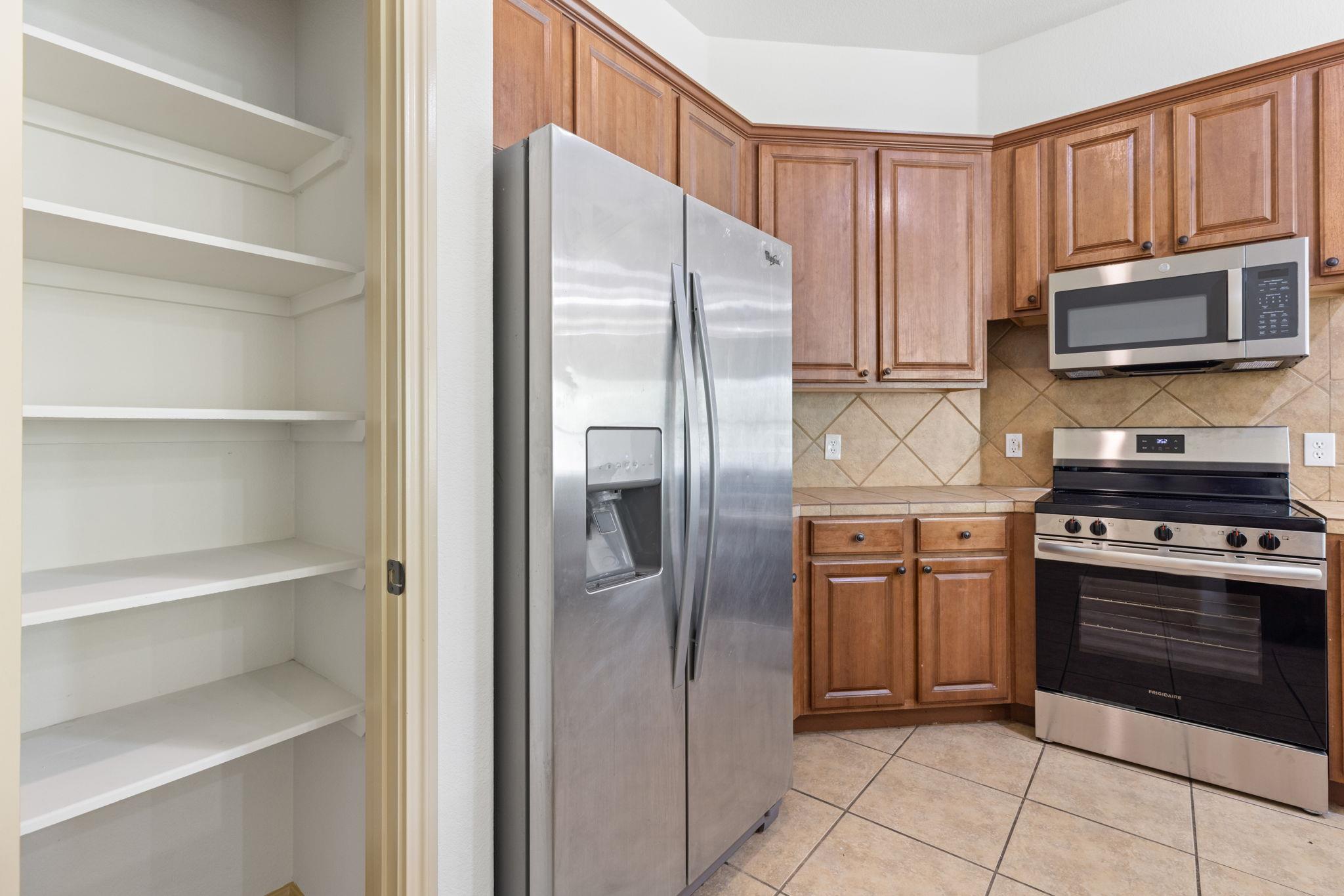 325 Swenson Dr, Hutto, TX 78634