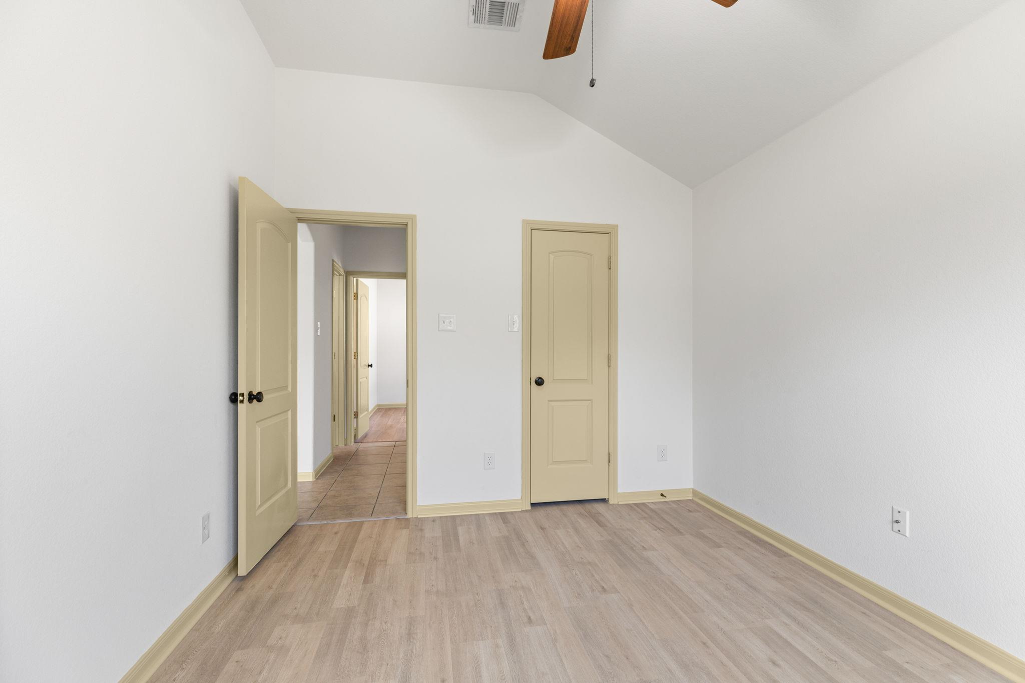 325 Swenson Dr, Hutto, TX 78634