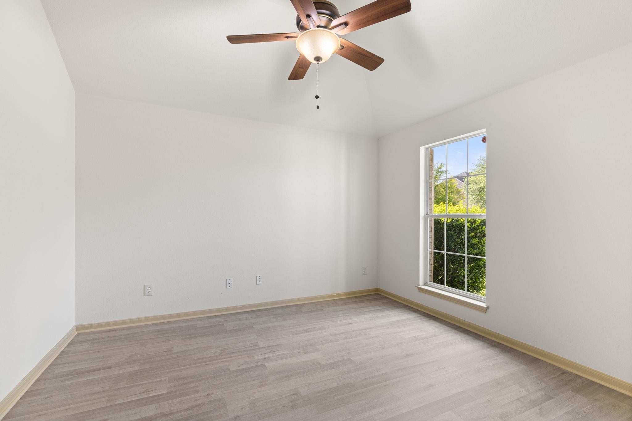 325 Swenson Dr, Hutto, TX 78634