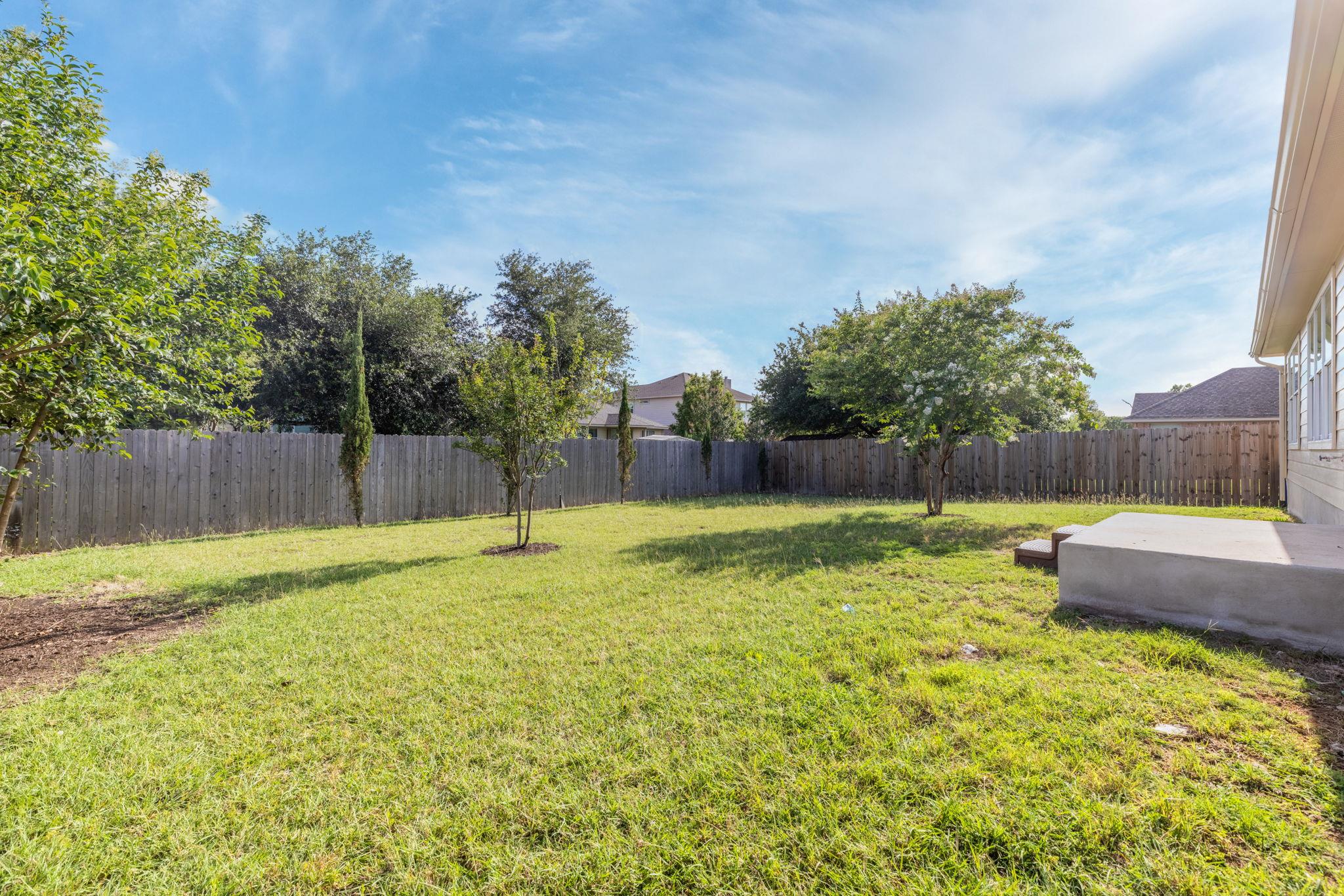 325 Swenson Dr, Hutto, TX 78634