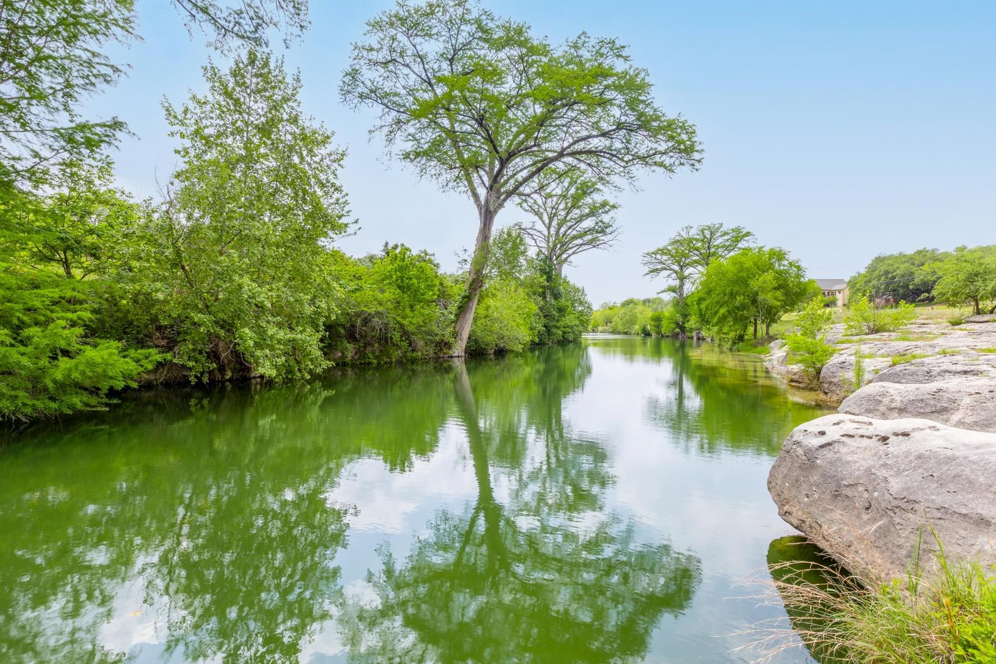 107 Edgewater Dr, Wimberley, TX 78676