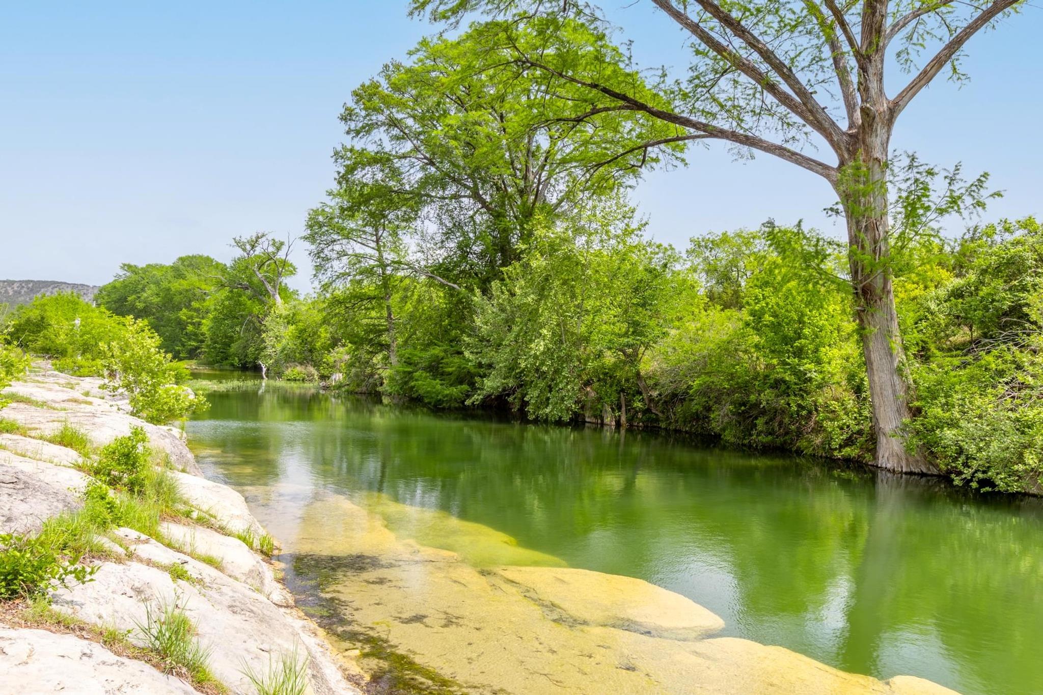 107 Edgewater Dr, Wimberley, TX 78676