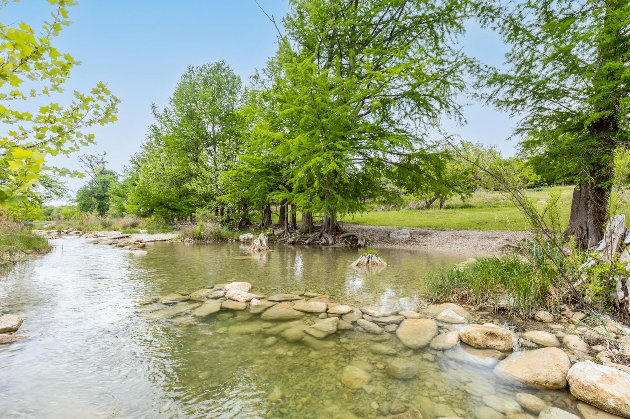 107 Edgewater Dr, Wimberley, TX 78676