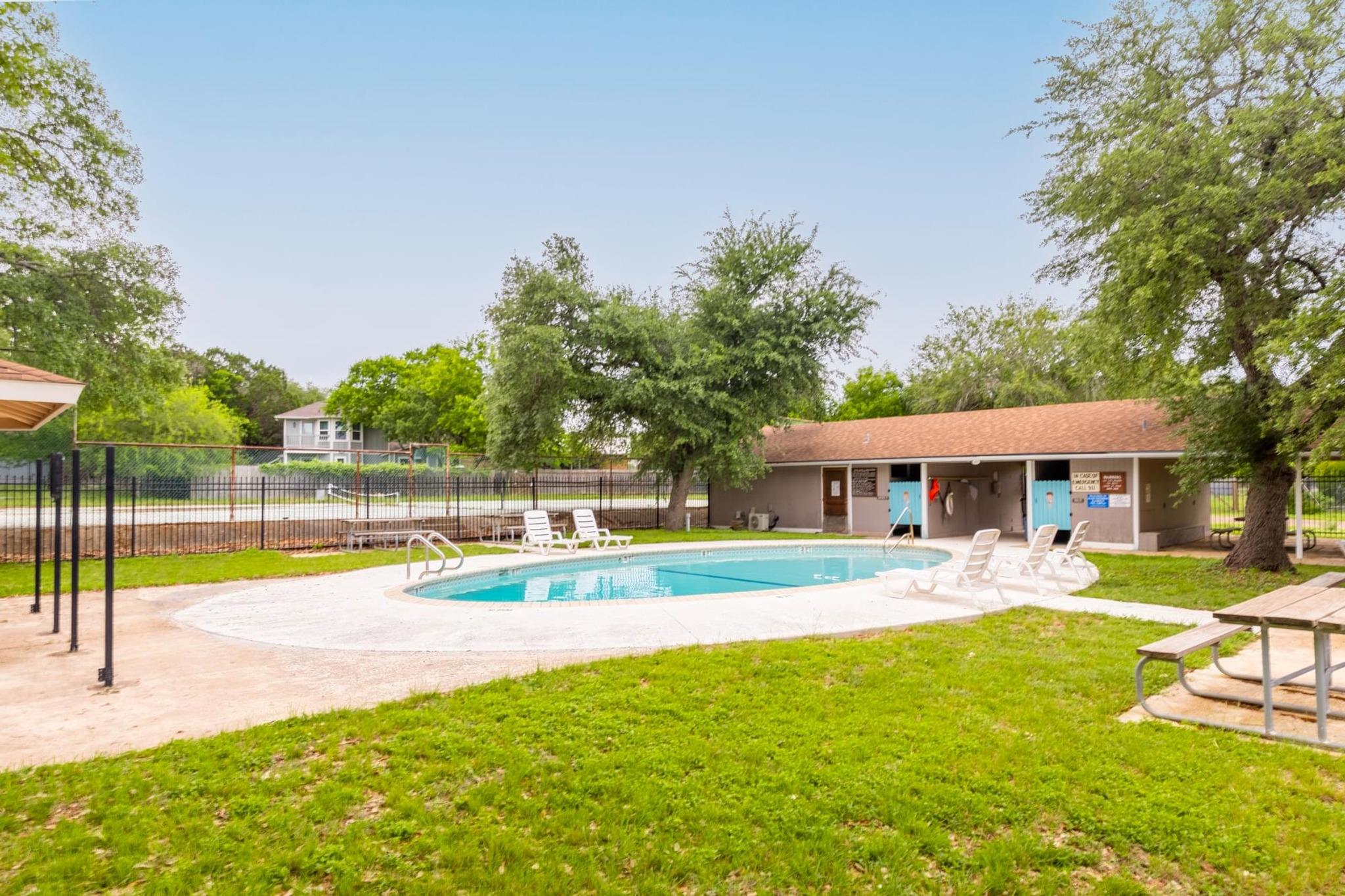107 Edgewater Dr, Wimberley, TX 78676