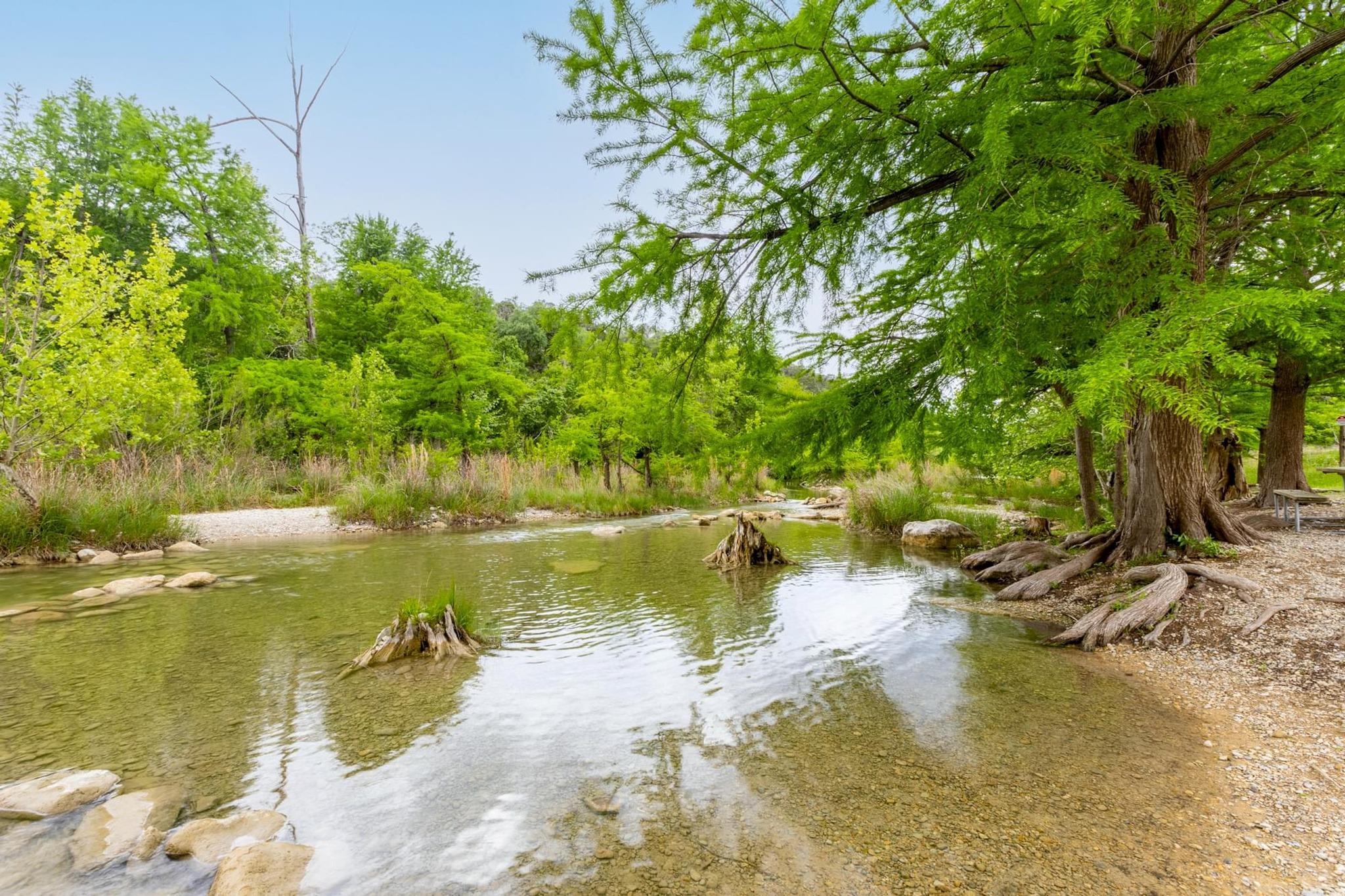 107 Edgewater Dr, Wimberley, TX 78676