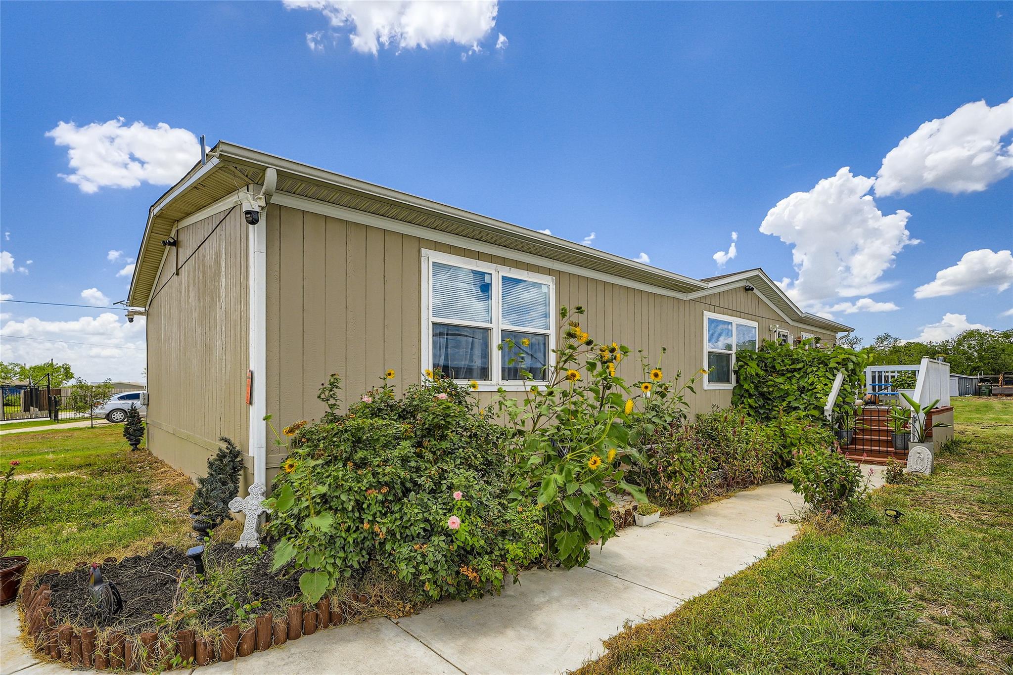 367 Margarita Dr, Dale, TX 78616