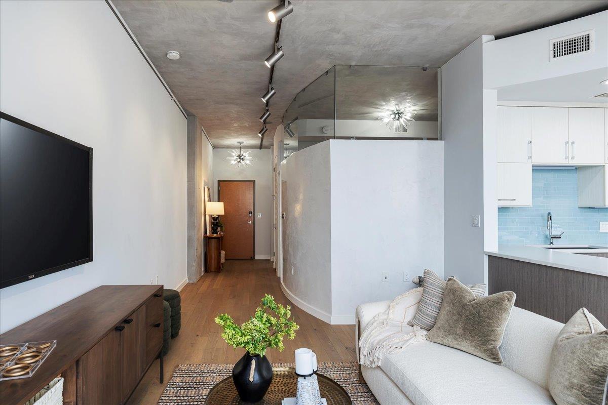 360 Nueces St # 4203, Austin, TX 78701