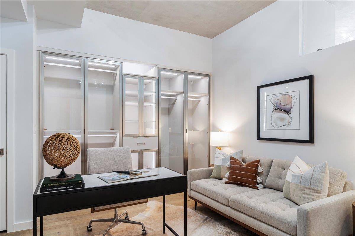 360 Nueces St # 4203, Austin, TX 78701