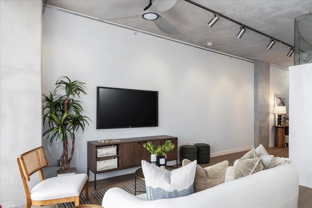 360 Nueces St # 4203, Austin, TX 78701