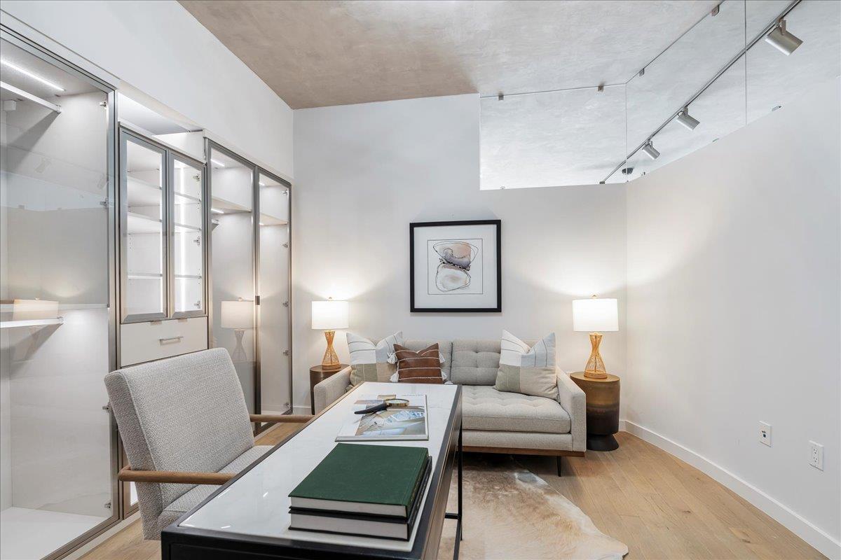 360 Nueces St # 4203, Austin, TX 78701