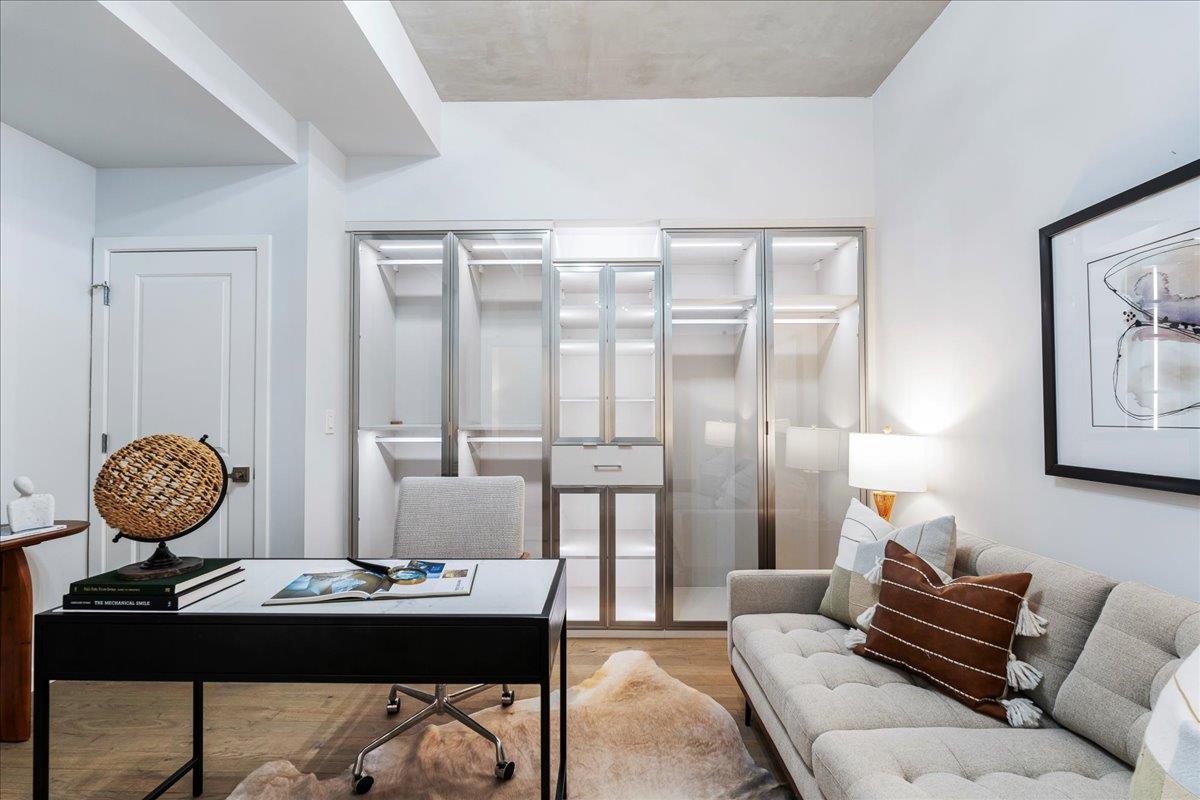 360 Nueces St # 4203, Austin, TX 78701