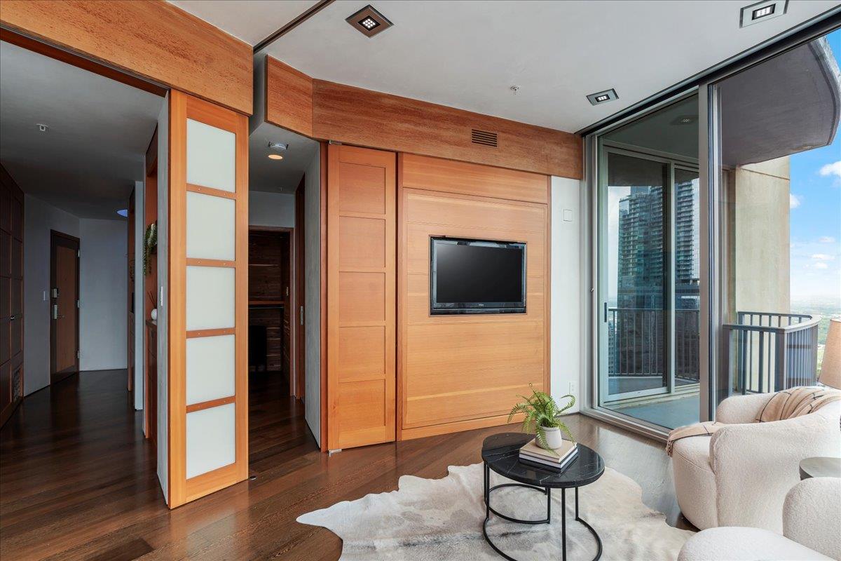 360 Nueces St # 4211, Austin, TX 78701