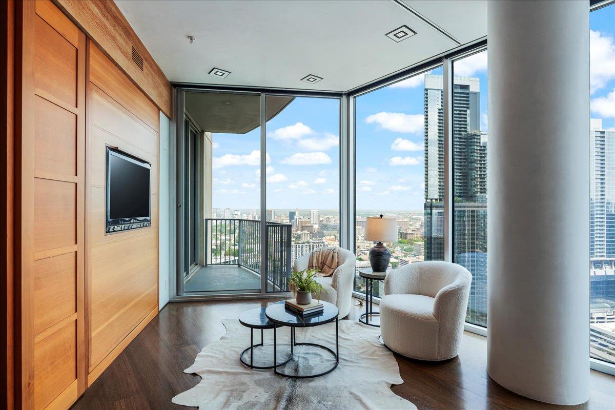 360 Nueces St # 4211, Austin, TX 78701