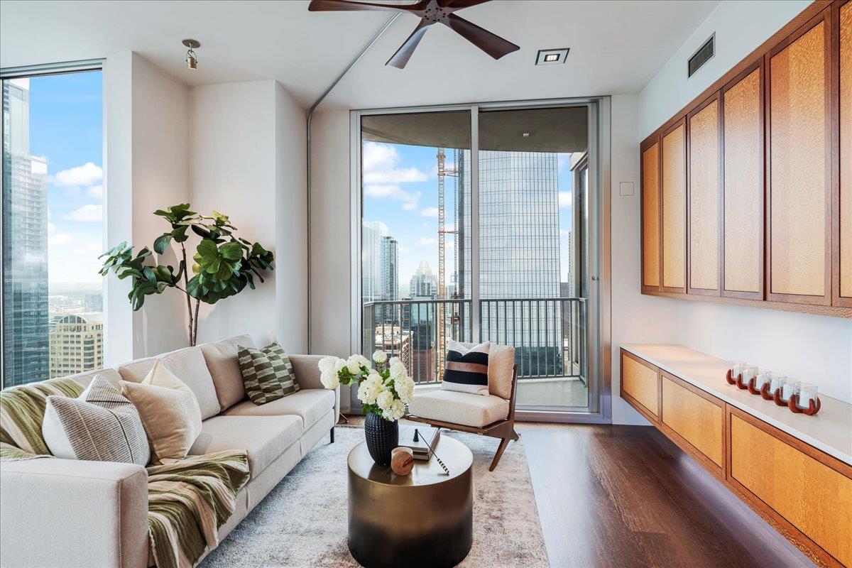 360 Nueces St # 4211, Austin, TX 78701