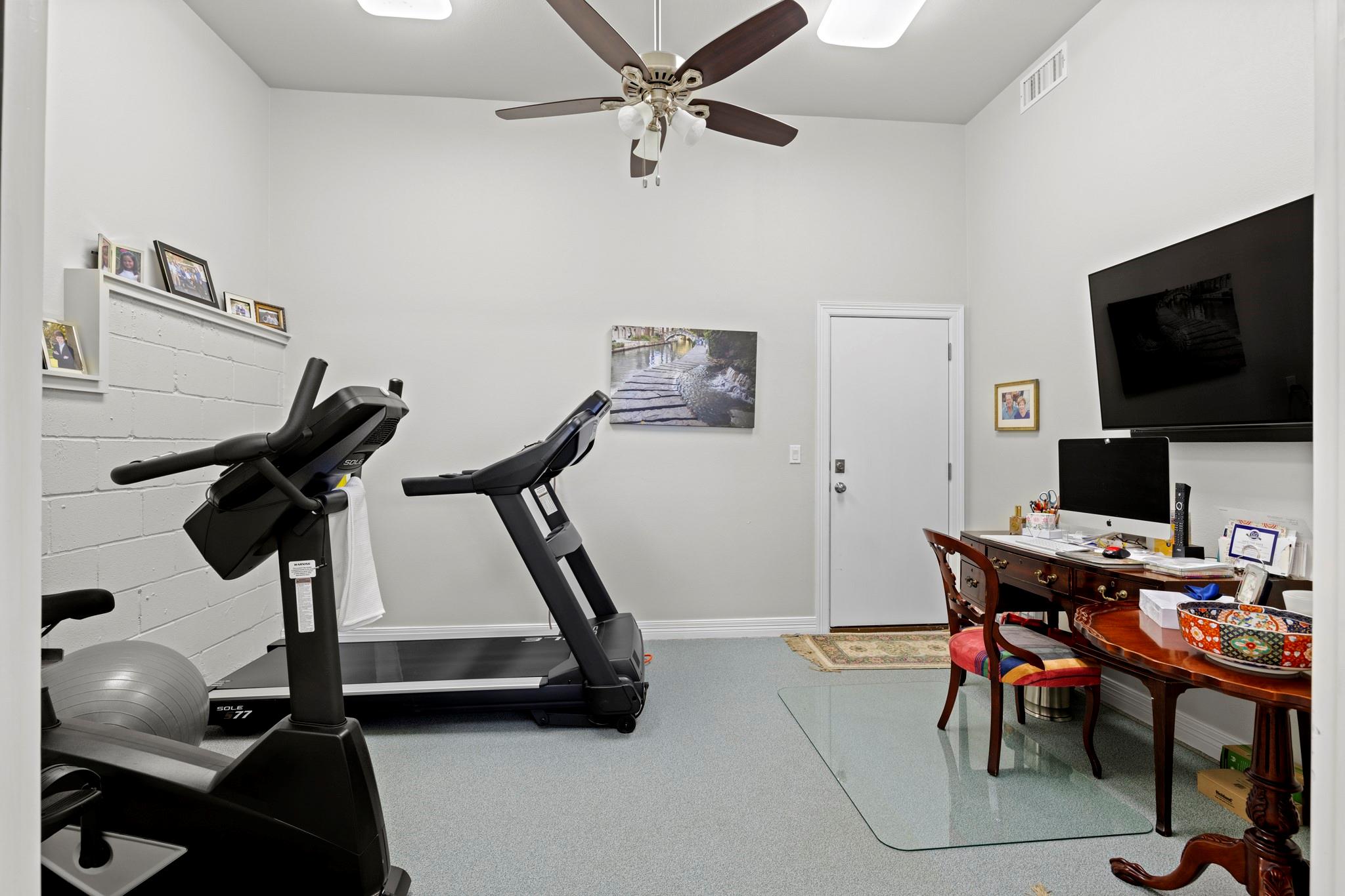501 Winding Way, Fredericksburg, TX 78624