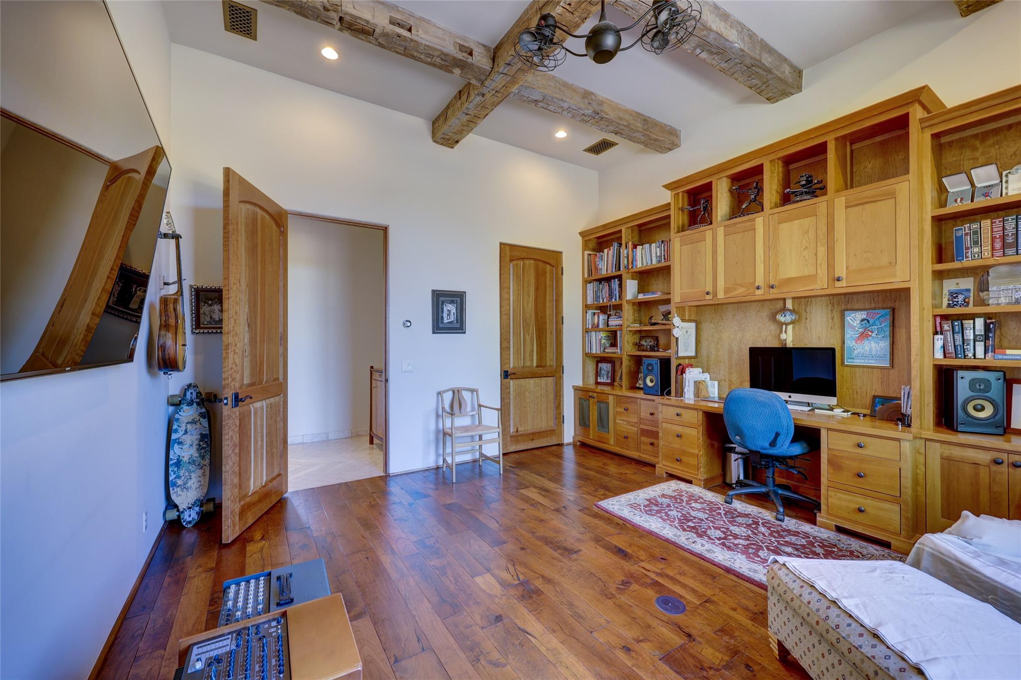 418 Cattle Trail Dr, Dripping Springs, TX 78620