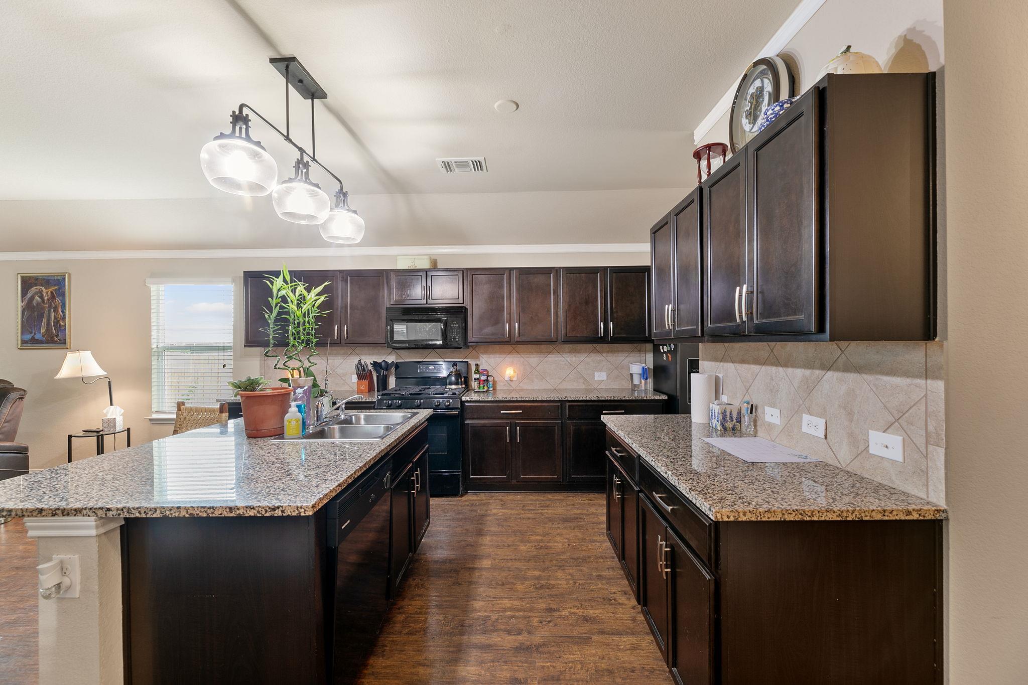 447 Discovery Dr, Kyle, TX 78640