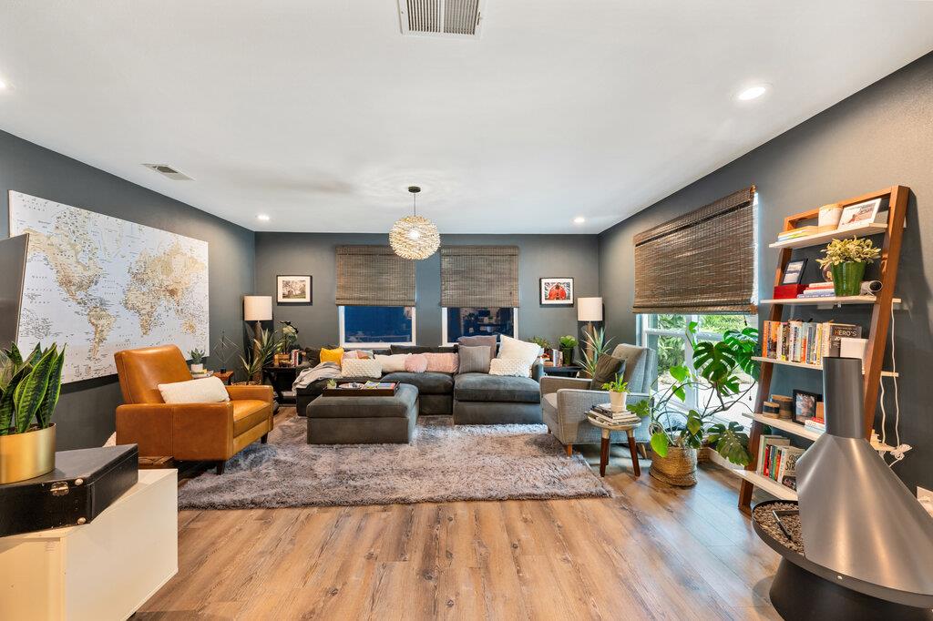 1607 Ashberry Dr, Austin, TX 78723