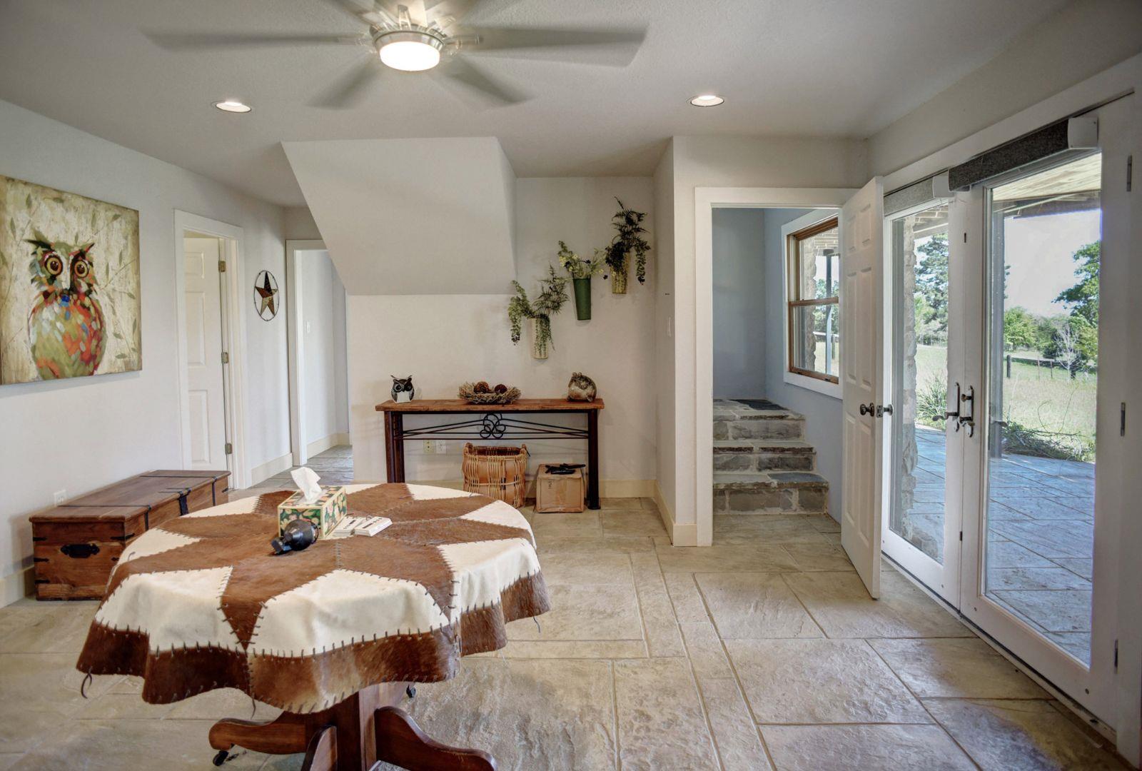 490 John Craft Rd, Red Rock, TX 78662