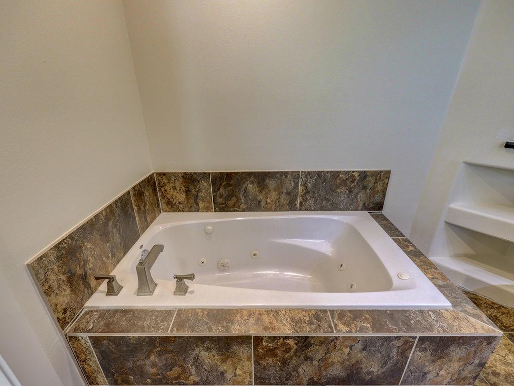 400 E 33rd St # 2, Austin, TX 78705