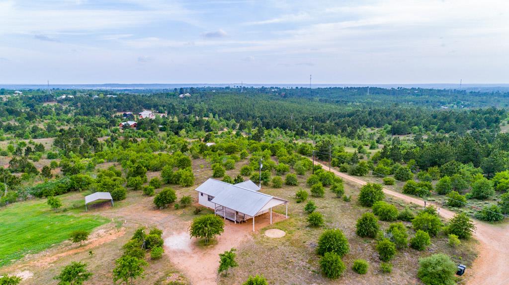 121 Hudson Rd, Smithville, TX 78957