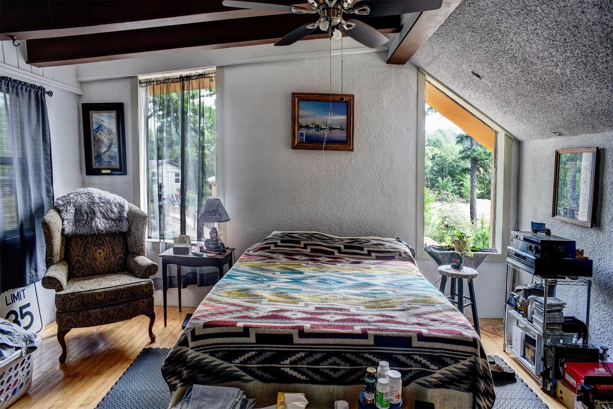 125 Turkey Trot Rd, Smithville, TX 78957