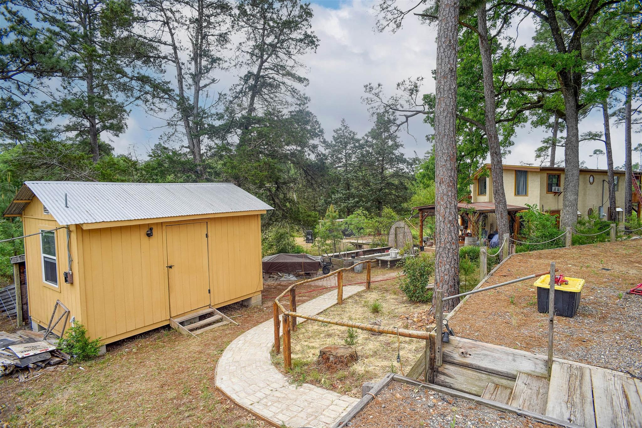 125 Turkey Trot Rd, Smithville, TX 78957