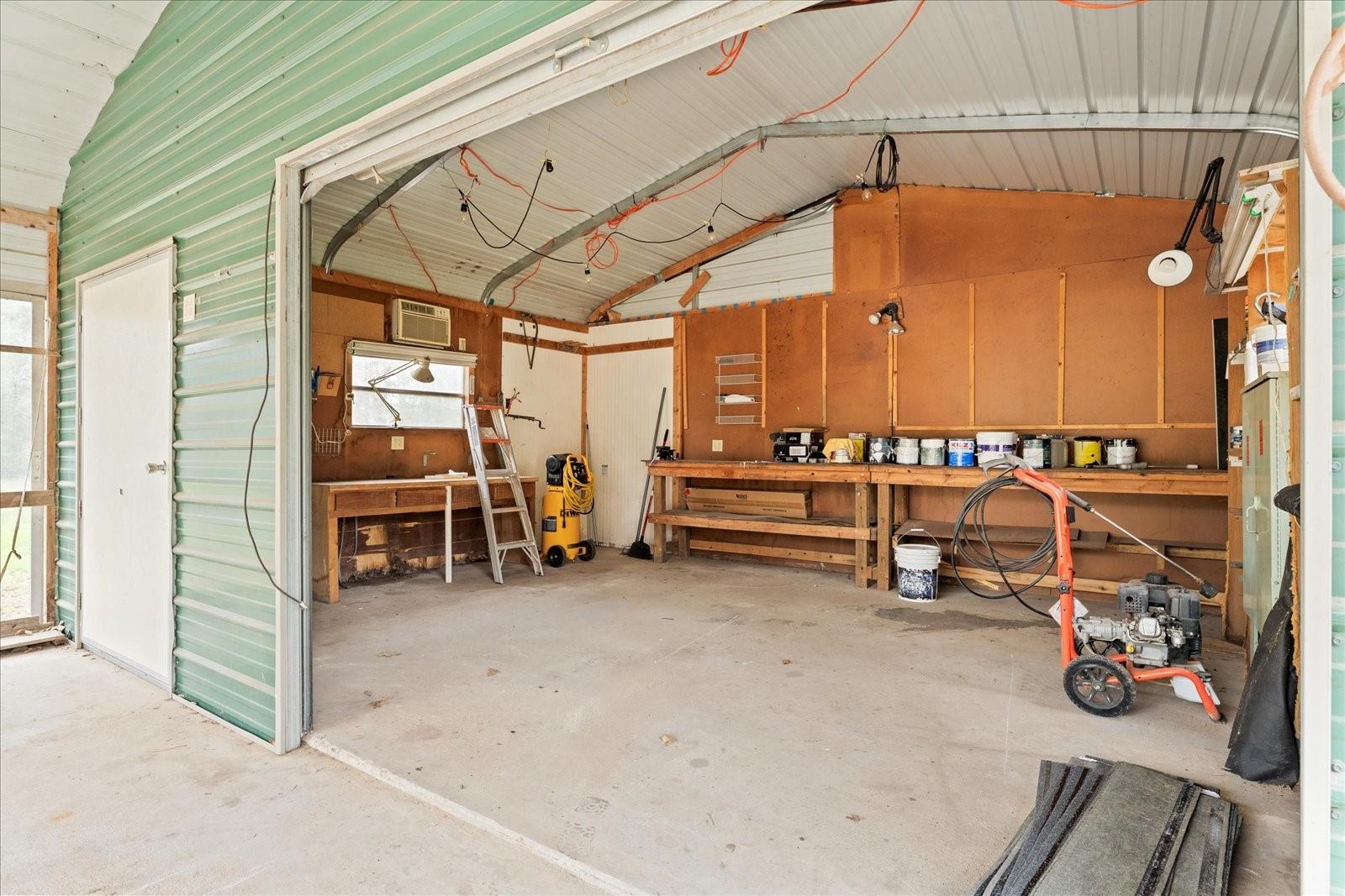 533 Pine Canyon Dr, Smithville, TX 78957
