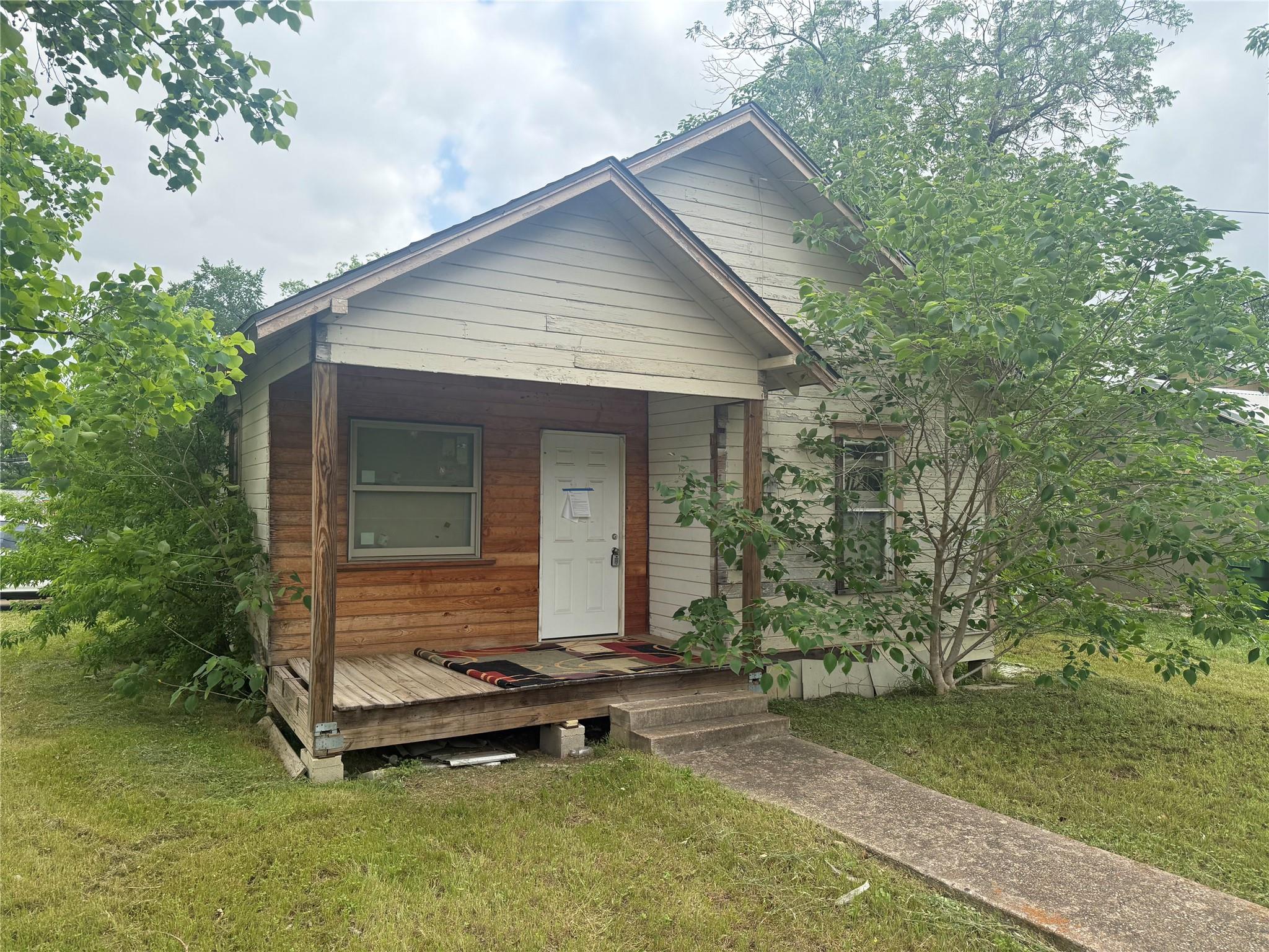 902 E Liberty Ave, Round Rock, TX 78664