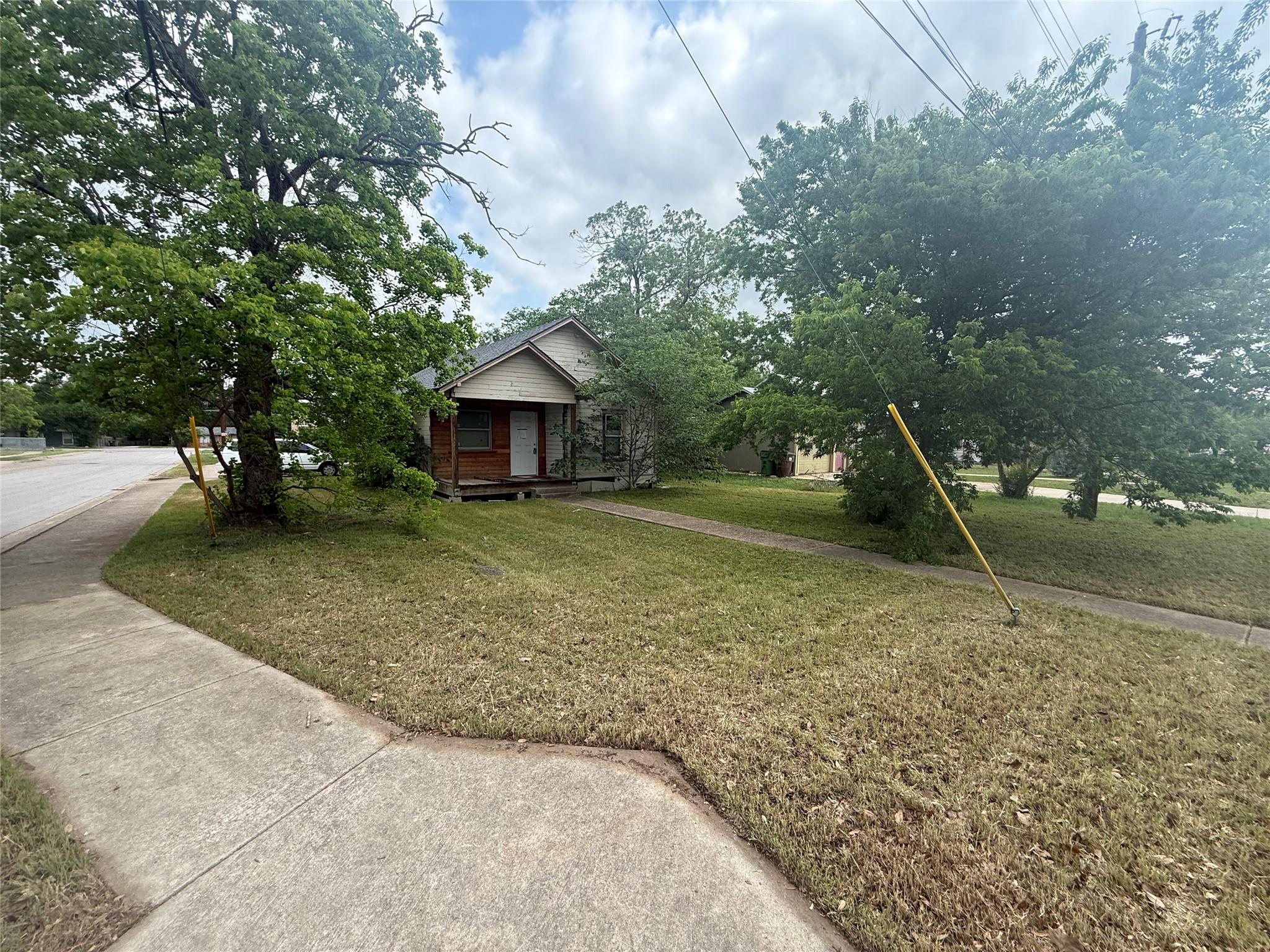 902 E Liberty Ave, Round Rock, TX 78664