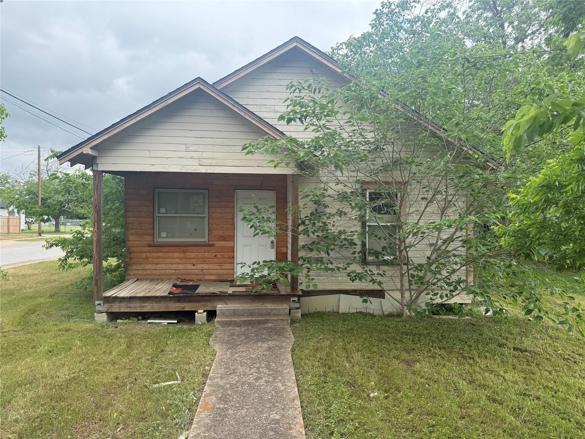 902 E Liberty Ave, Round Rock, TX 78664