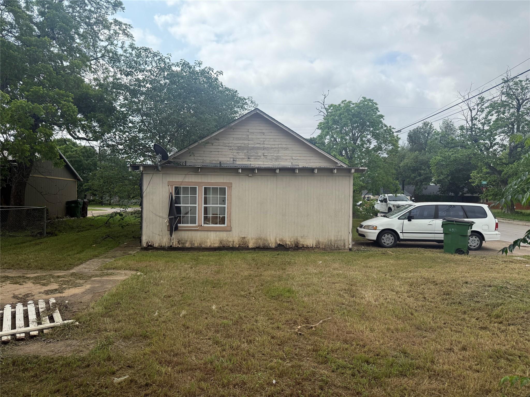 902 E Liberty Ave, Round Rock, TX 78664