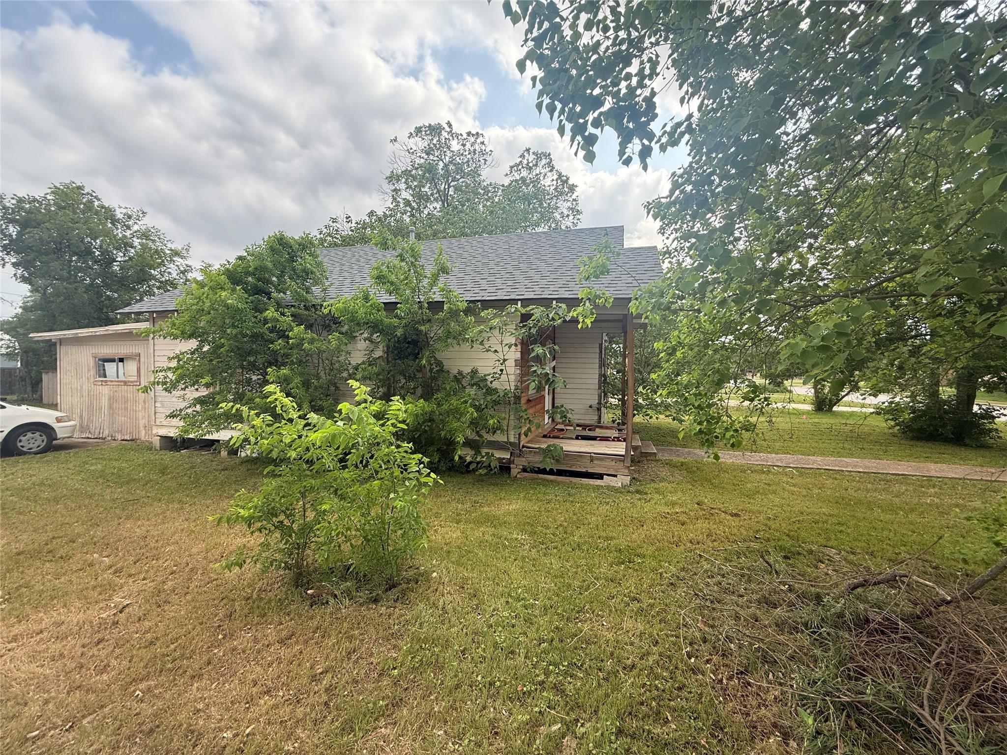 902 E Liberty Ave, Round Rock, TX 78664