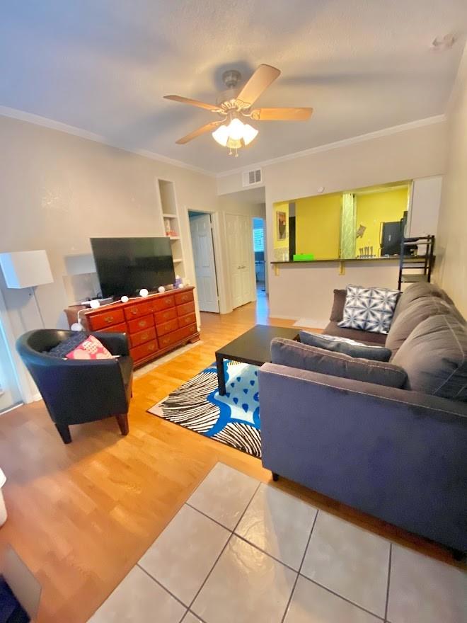 807 W 25th St # 215, Austin, TX 78705