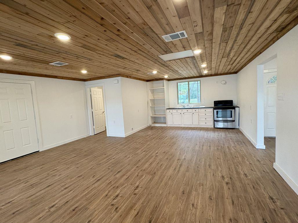 106 Caddo, Smithville, TX 78957