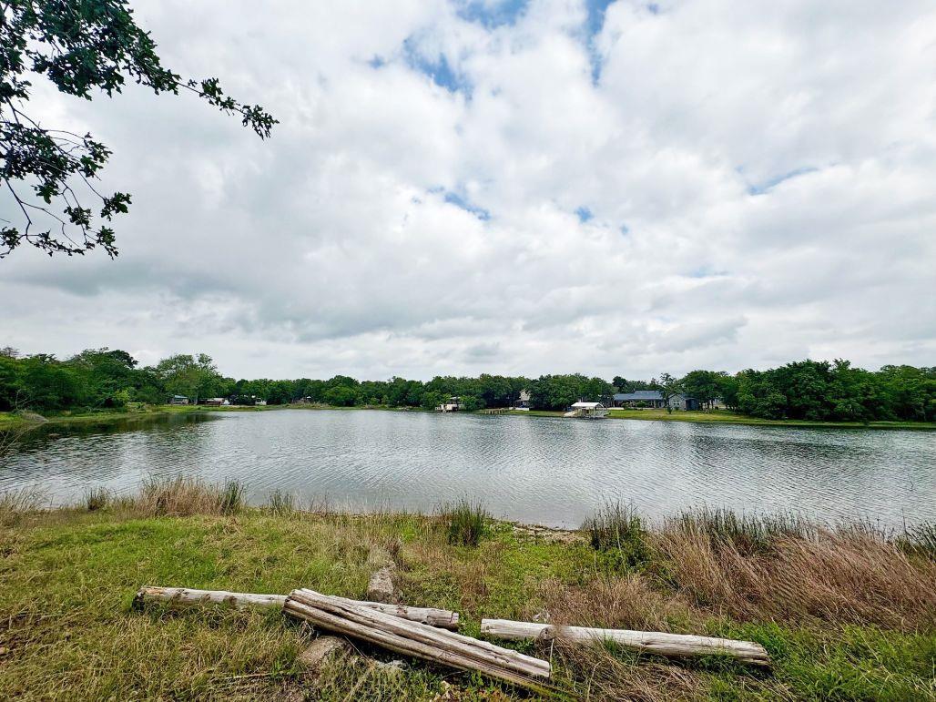 106 Caddo, Smithville, TX 78957