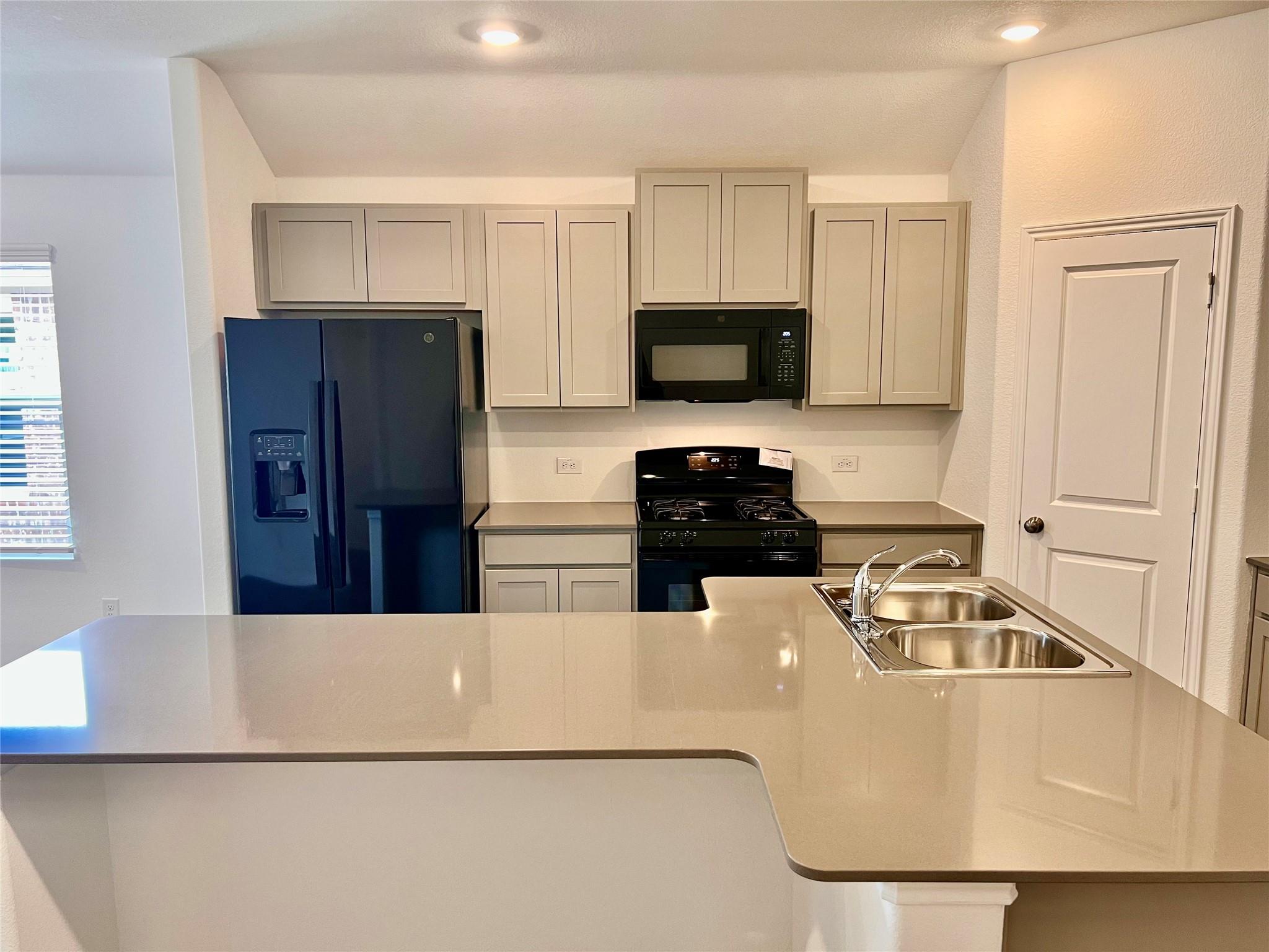 332 Sonterra Dr, San Marcos, TX 78666