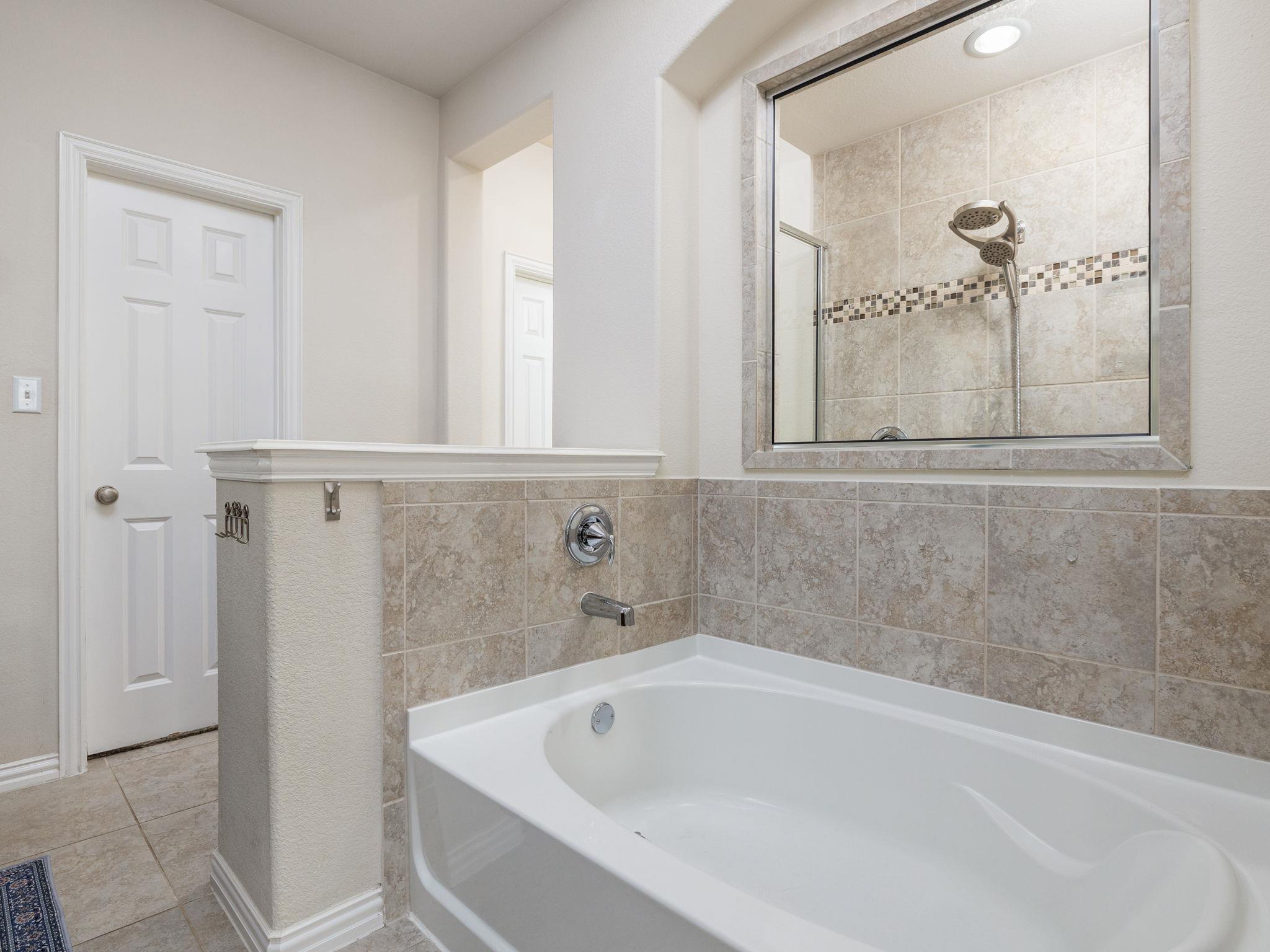 104 Orvieto Ln, Liberty Hill, TX 78642