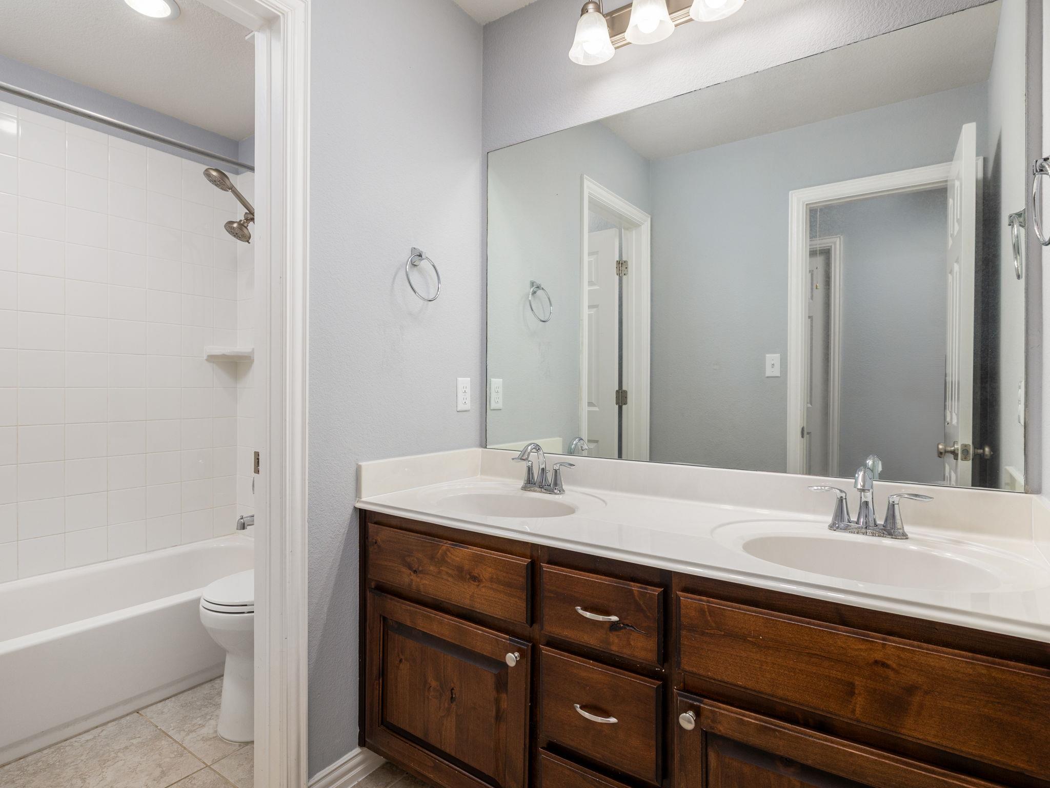 104 Orvieto Ln, Liberty Hill, TX 78642