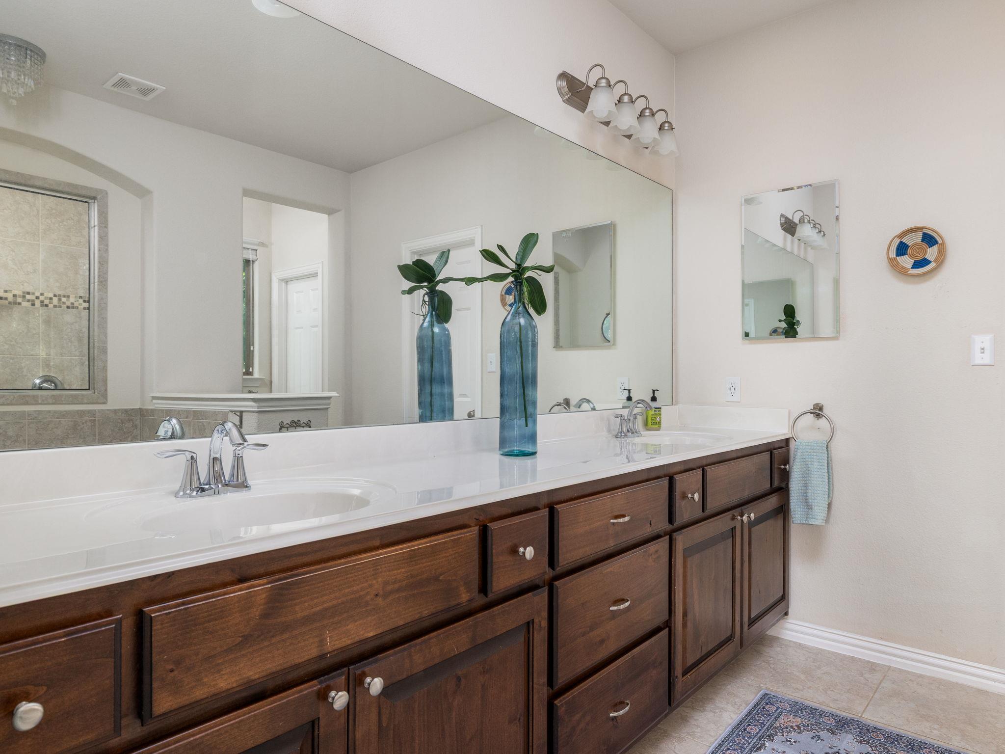 104 Orvieto Ln, Liberty Hill, TX 78642