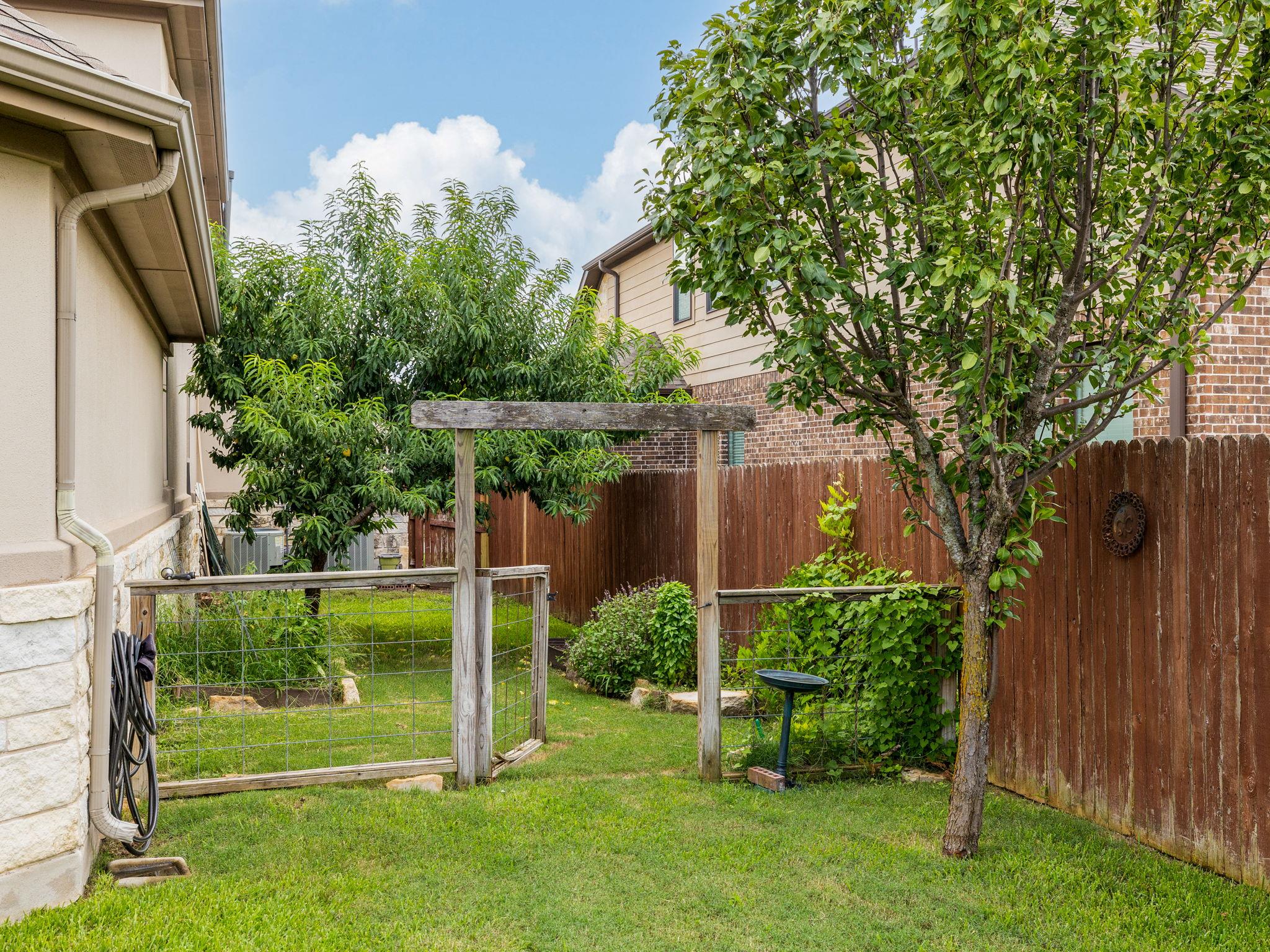 104 Orvieto Ln, Liberty Hill, TX 78642