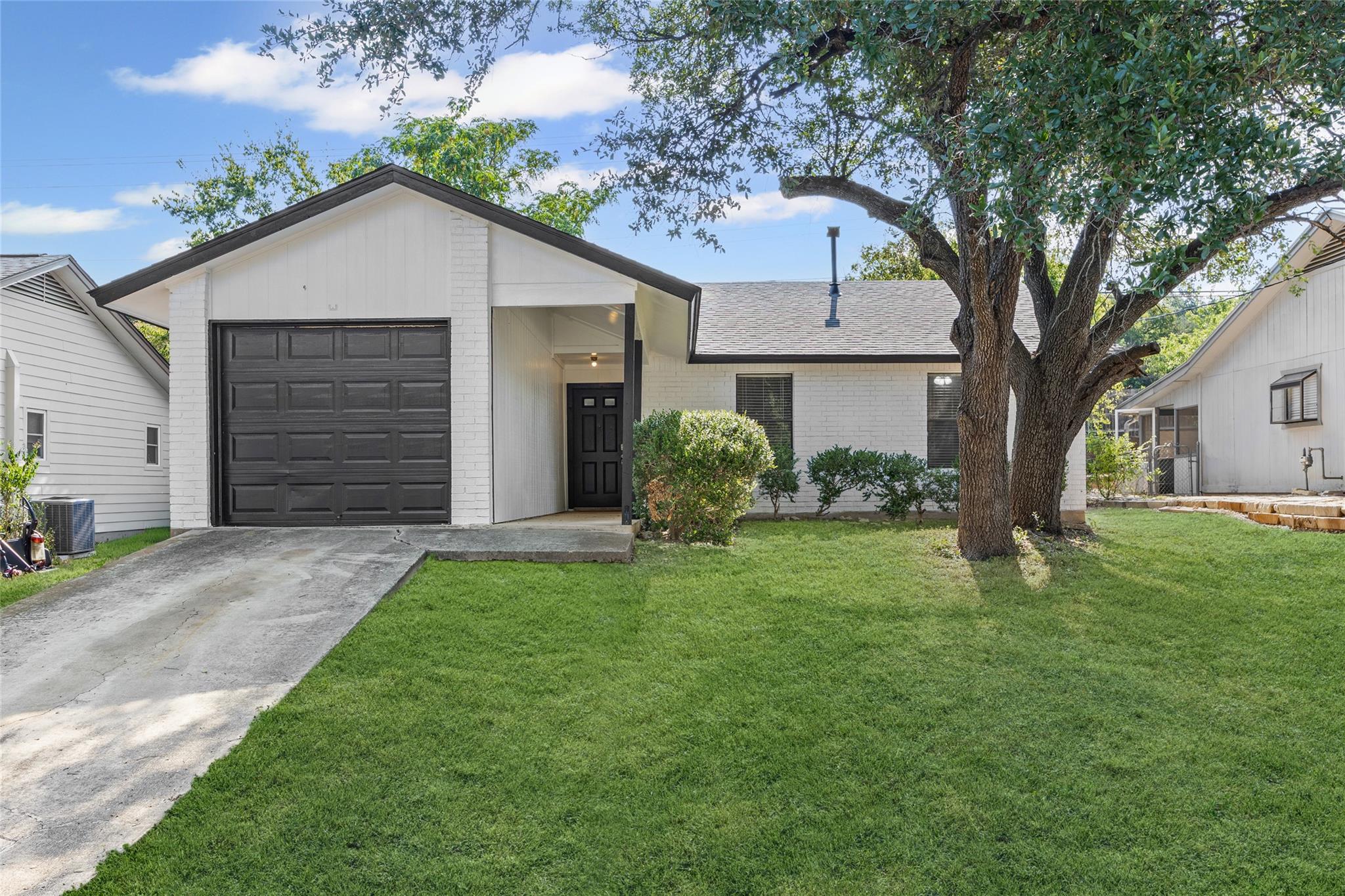 1919 Castle Gate Cir, San Marcos, TX 78666