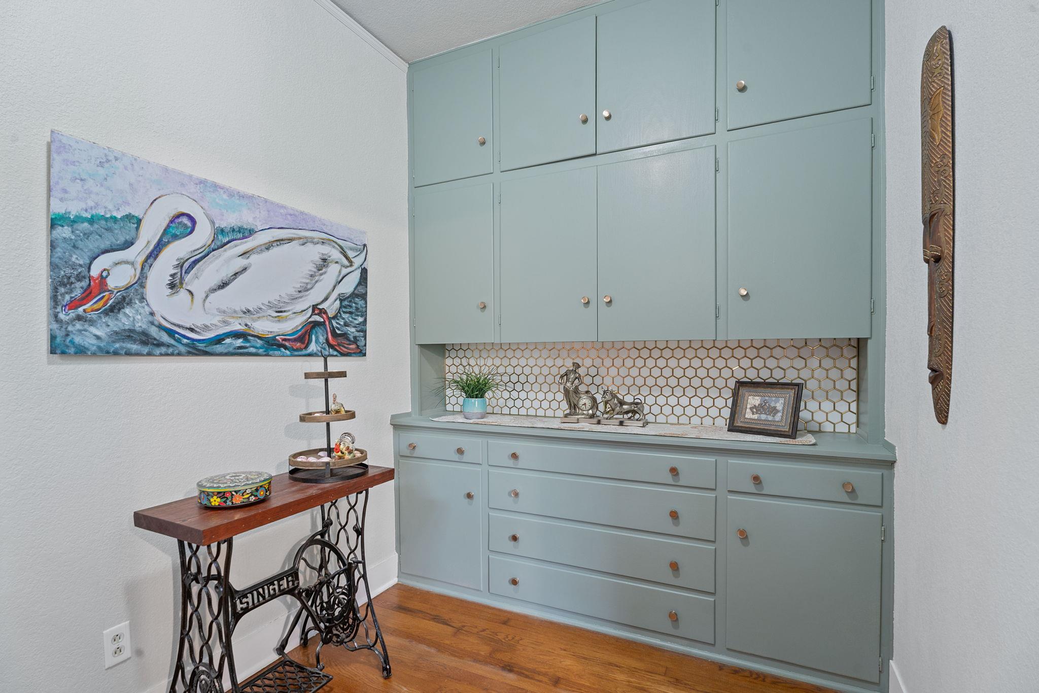 1709 W Lake Dr, Taylor, TX 76574