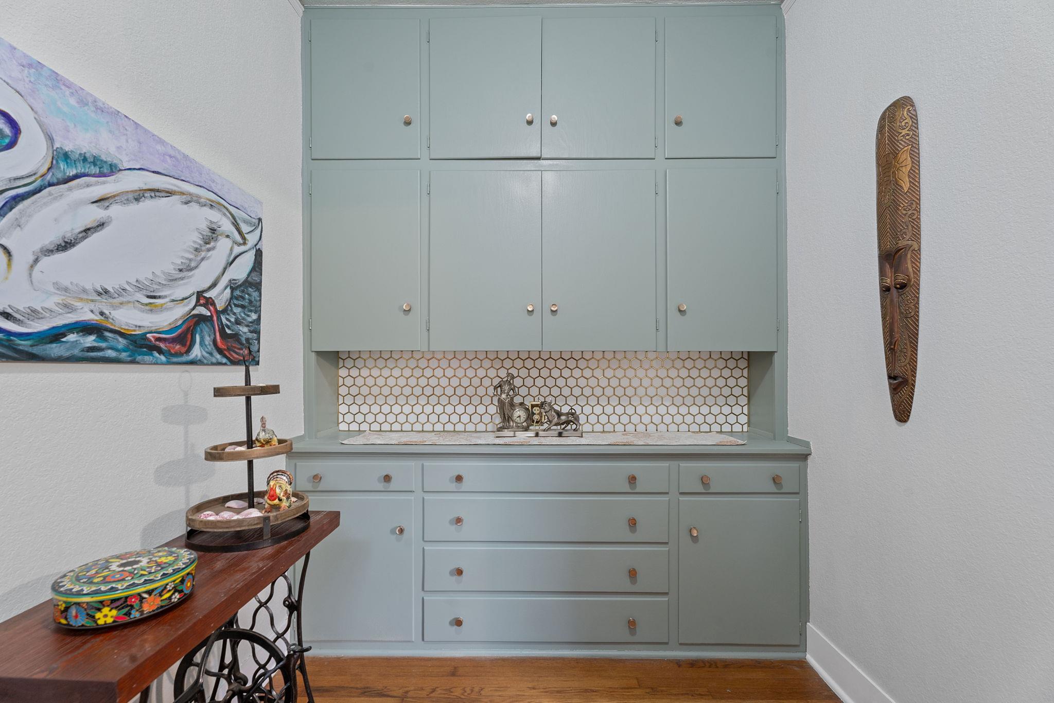 1709 W Lake Dr, Taylor, TX 76574