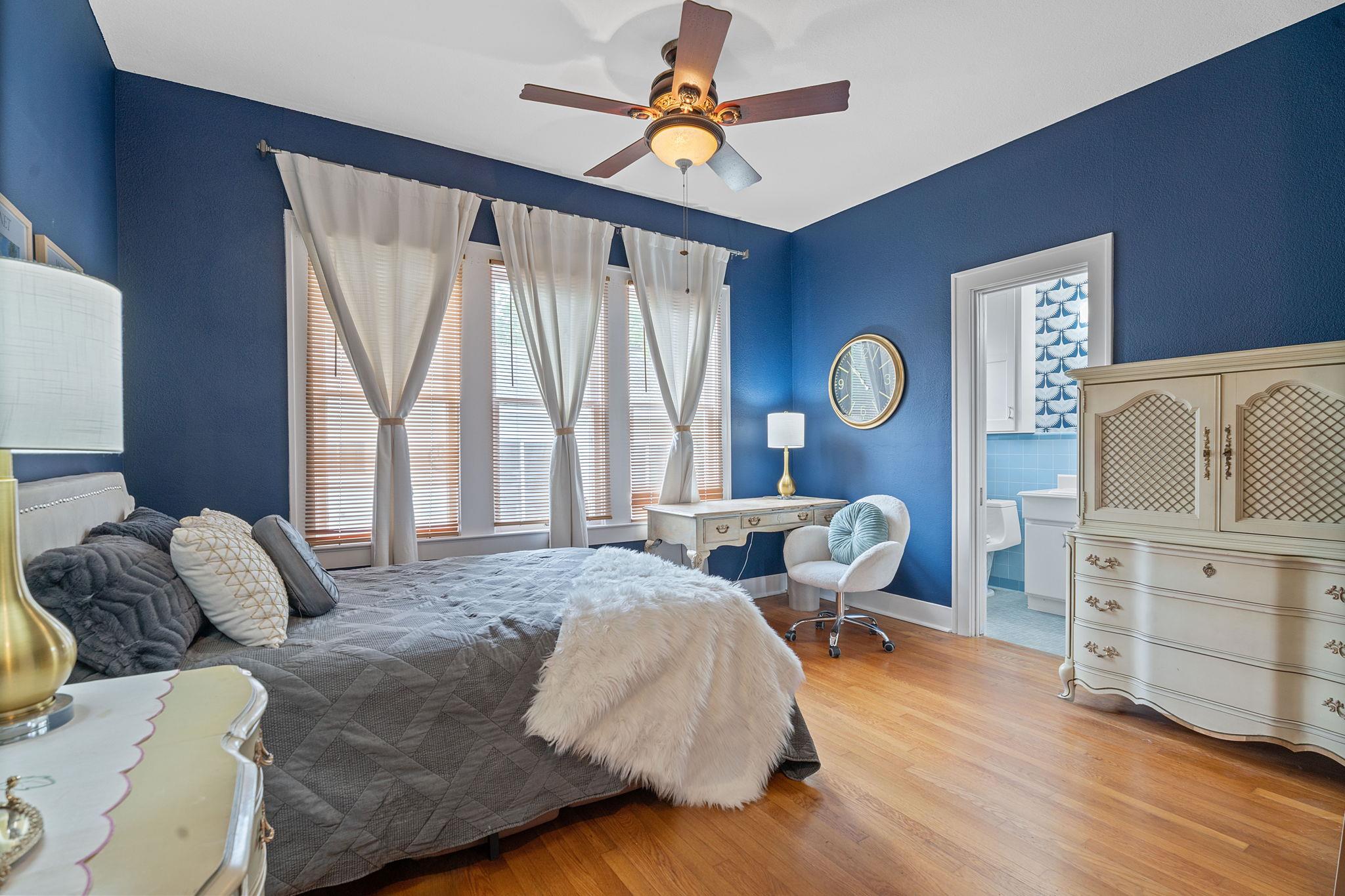 1709 W Lake Dr, Taylor, TX 76574