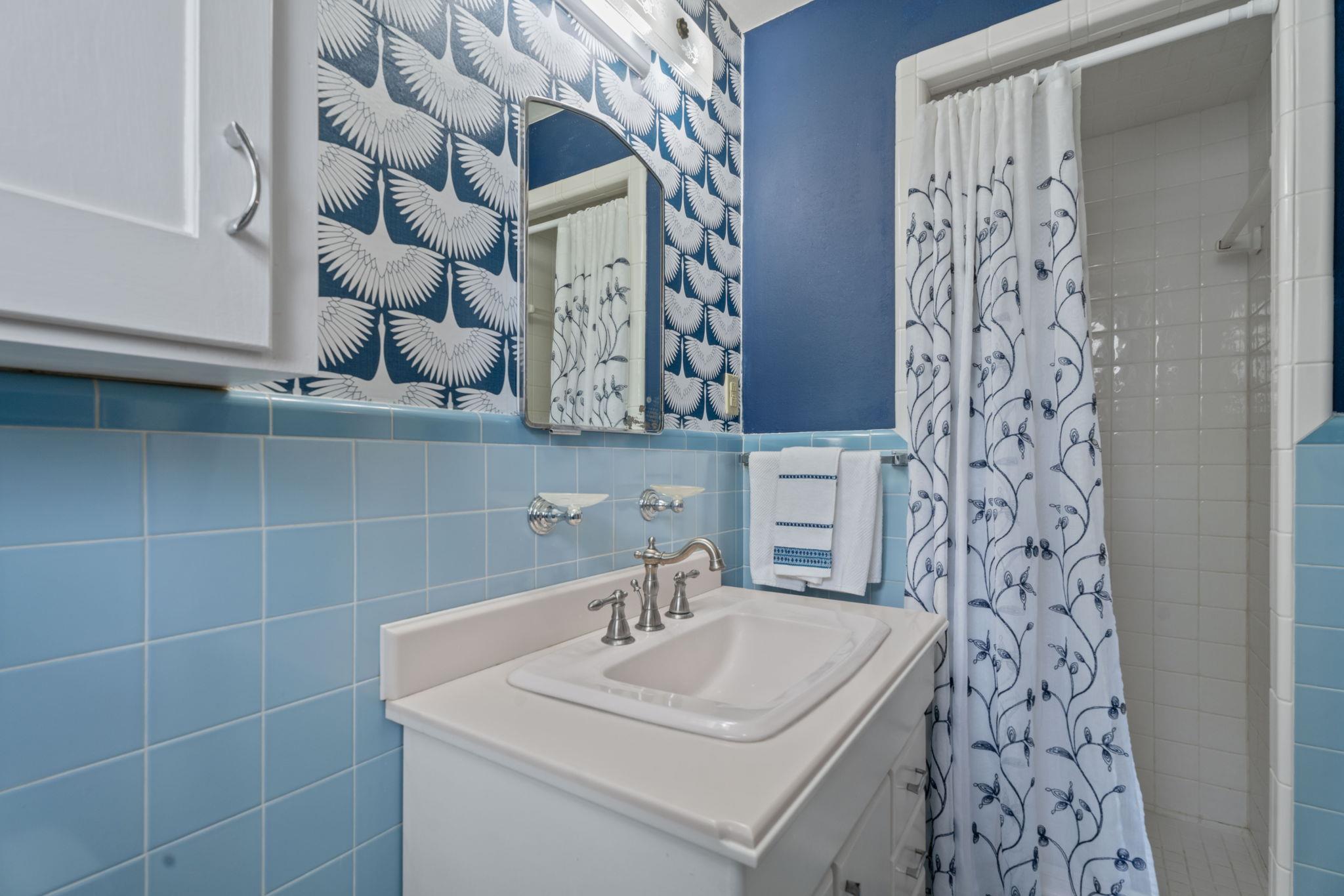 1709 W Lake Dr, Taylor, TX 76574